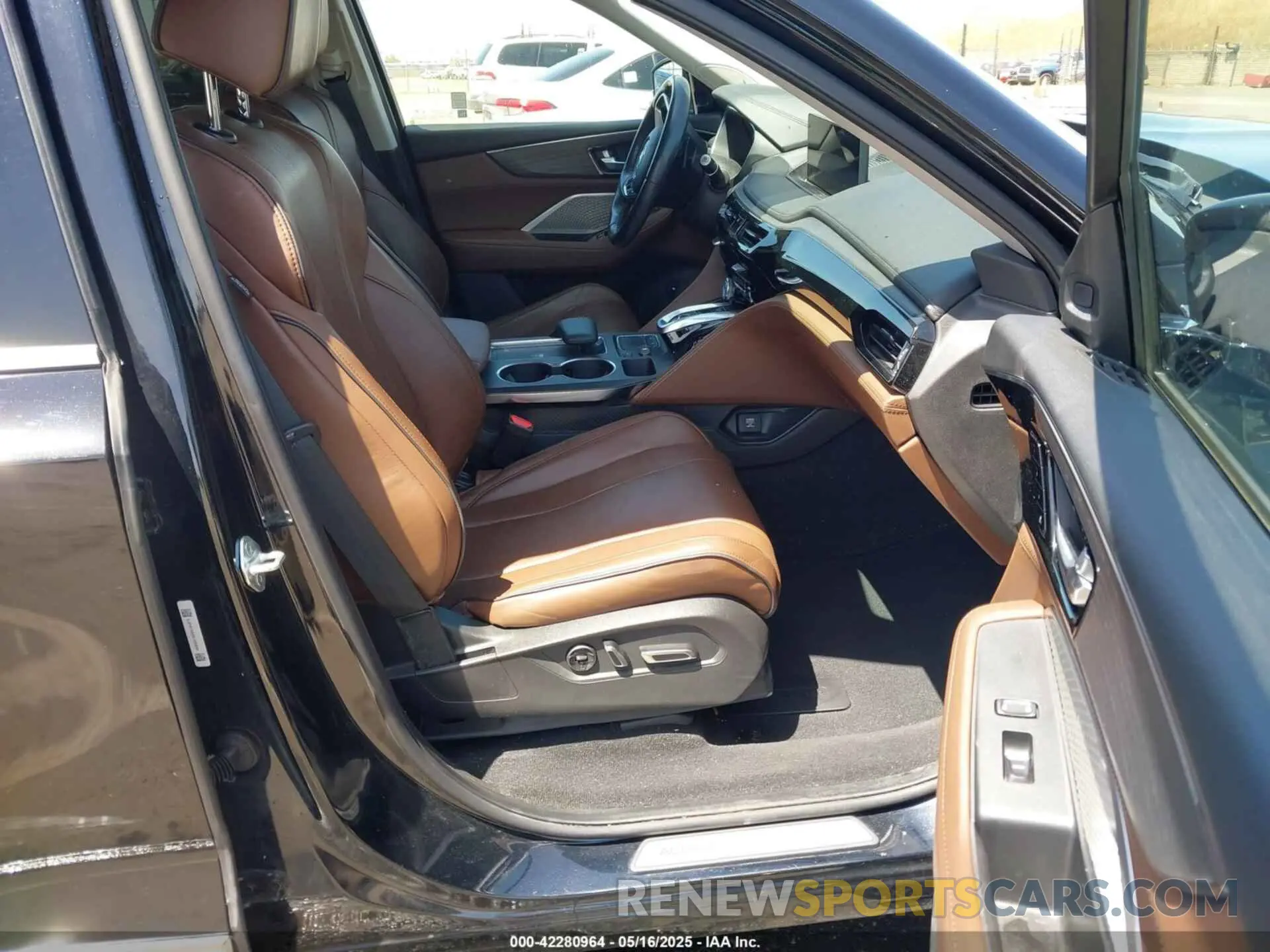 5 Photograph of a damaged car 5J8YE1H85NL008834 ACURA MDX 2022