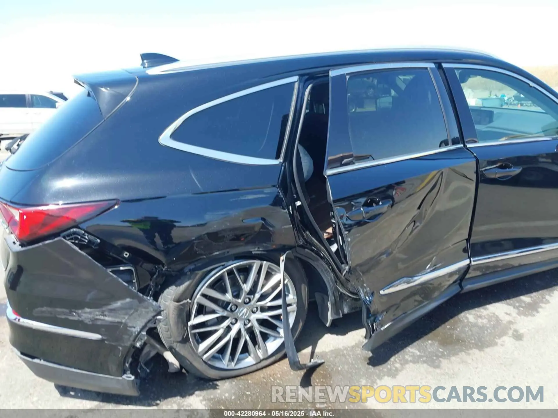 6 Photograph of a damaged car 5J8YE1H85NL008834 ACURA MDX 2022