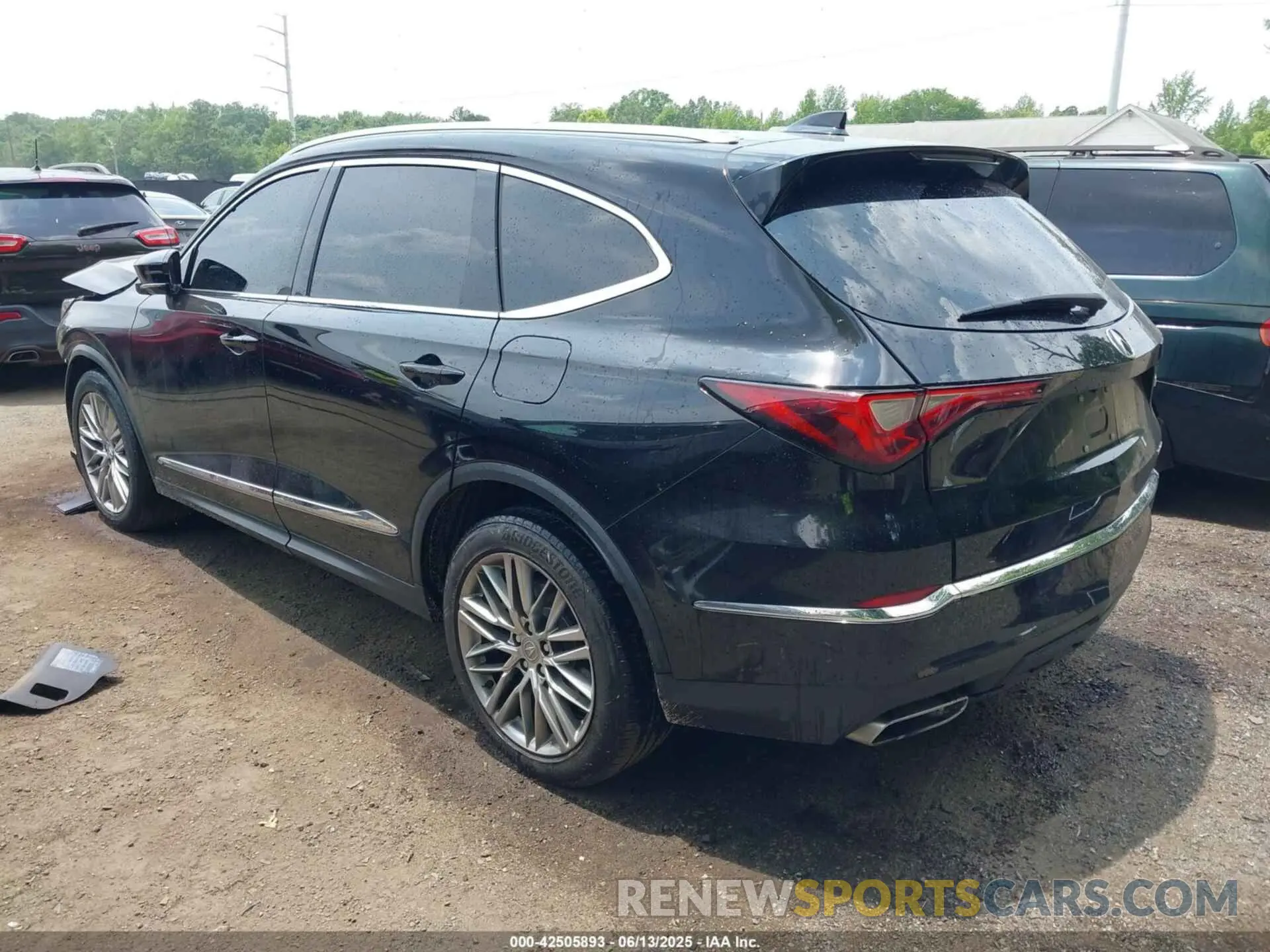 3 Photograph of a damaged car 5J8YE1H86NL035721 ACURA MDX 2022