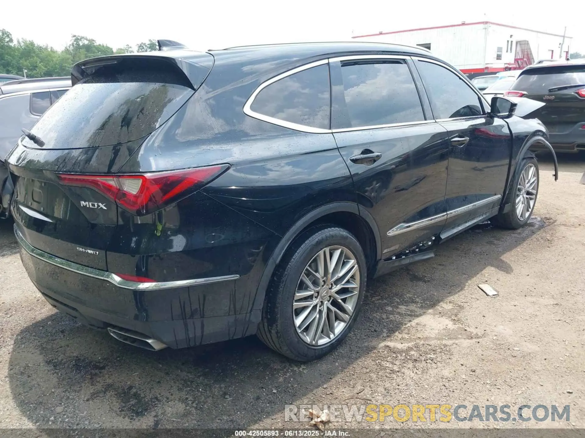 4 Photograph of a damaged car 5J8YE1H86NL035721 ACURA MDX 2022