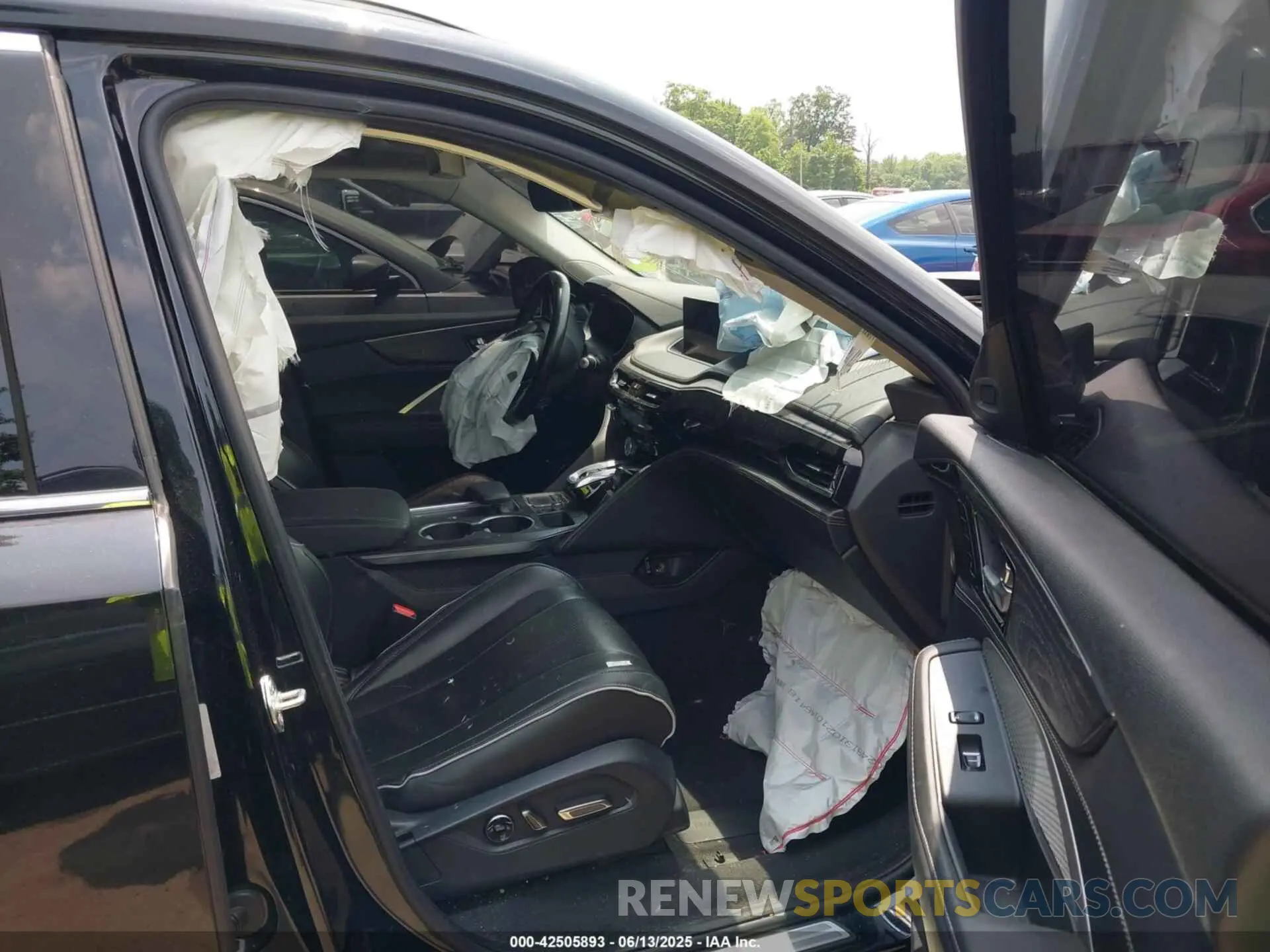 5 Photograph of a damaged car 5J8YE1H86NL035721 ACURA MDX 2022