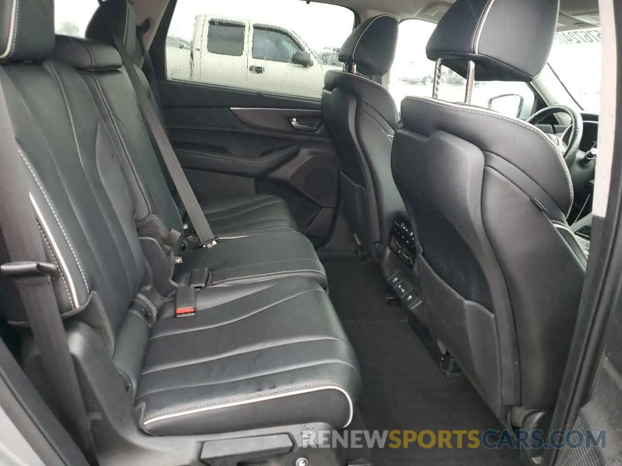 11 Photograph of a damaged car 5J8YE1H86NL043513 ACURA MDX 2022