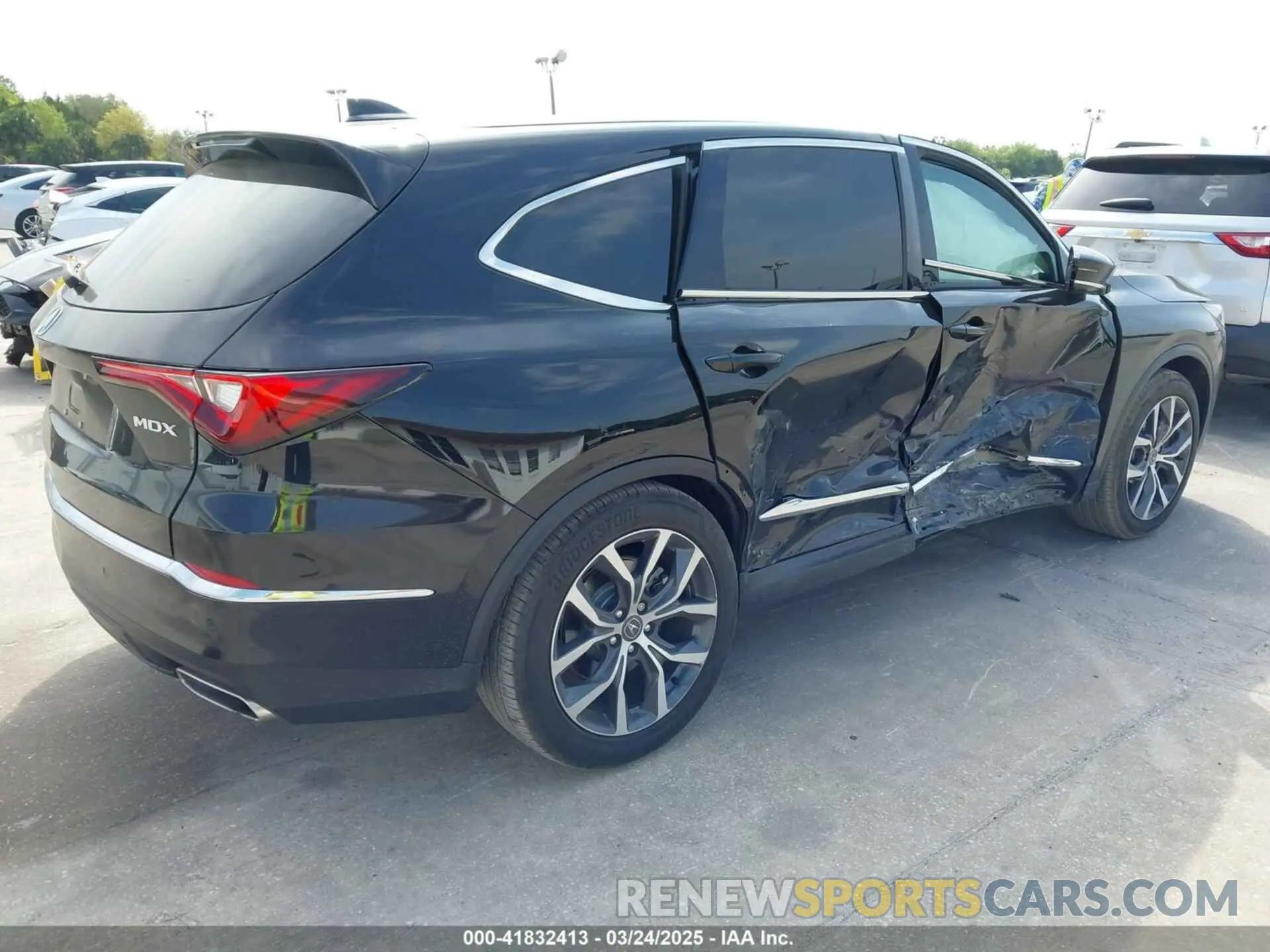 4 Photograph of a damaged car 5J8YD9H42PL003124 ACURA MDX 2023