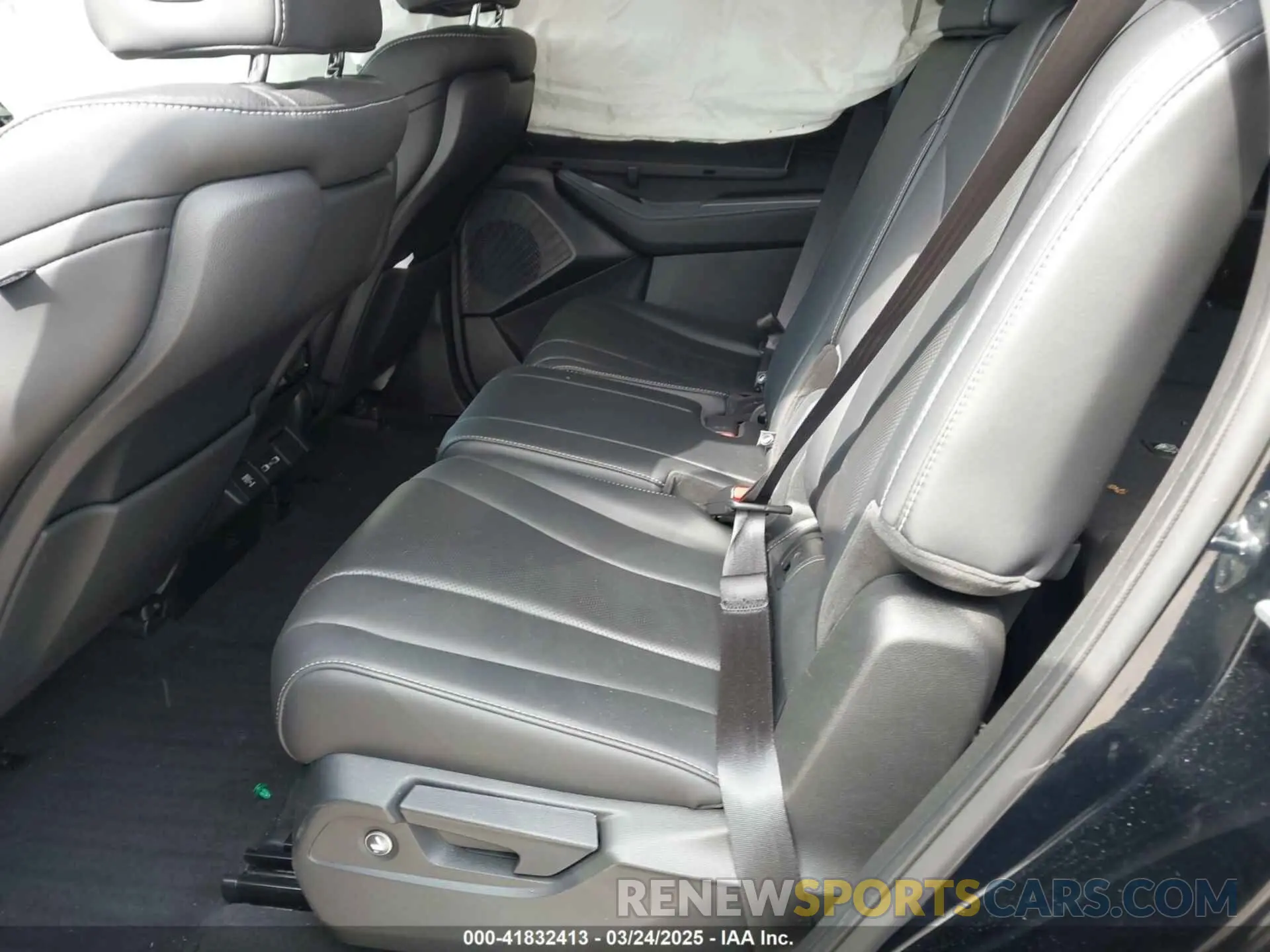 8 Photograph of a damaged car 5J8YD9H42PL003124 ACURA MDX 2023