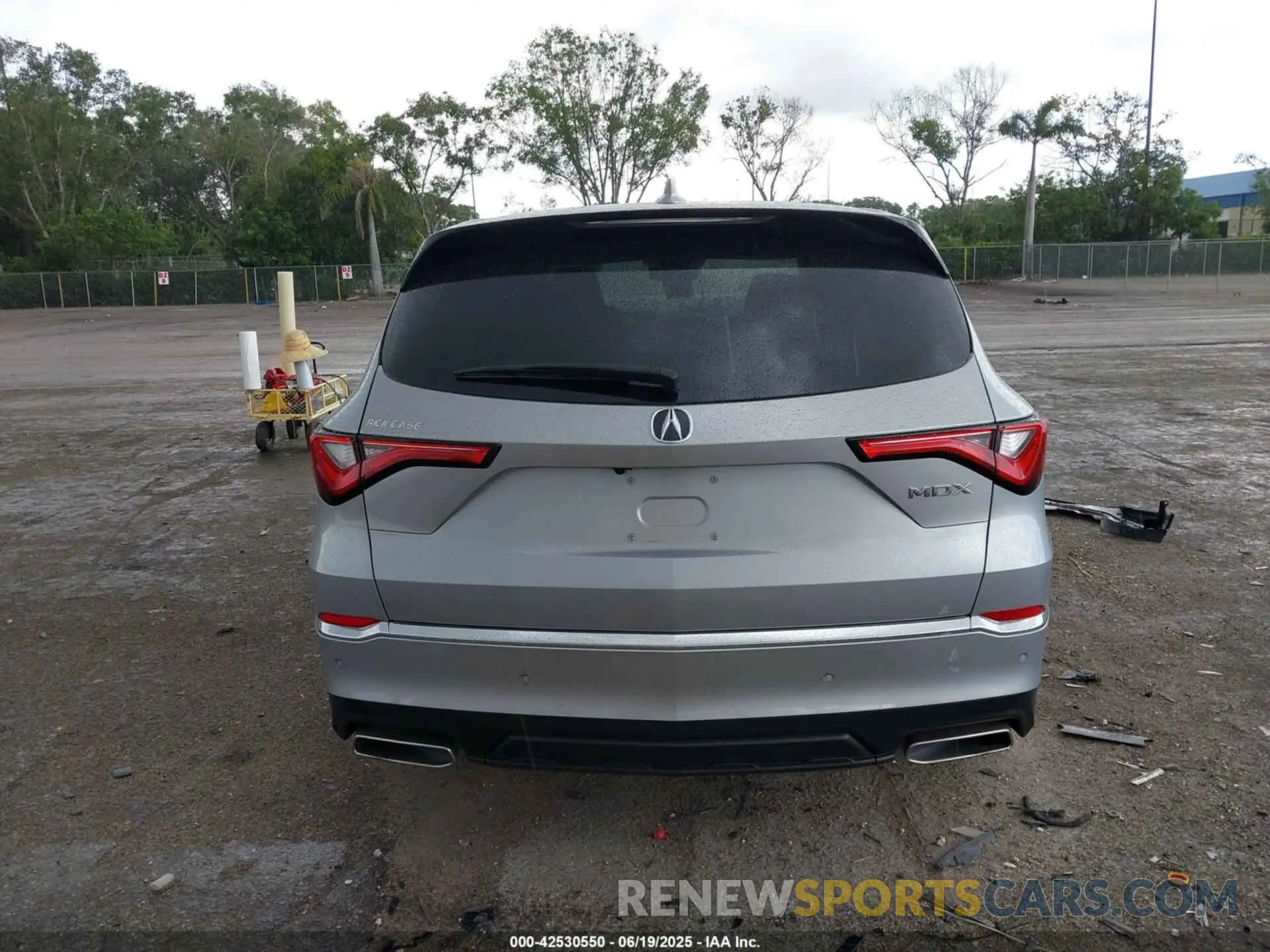 17 Photograph of a damaged car 5J8YD9H46PL000887 ACURA MDX 2023