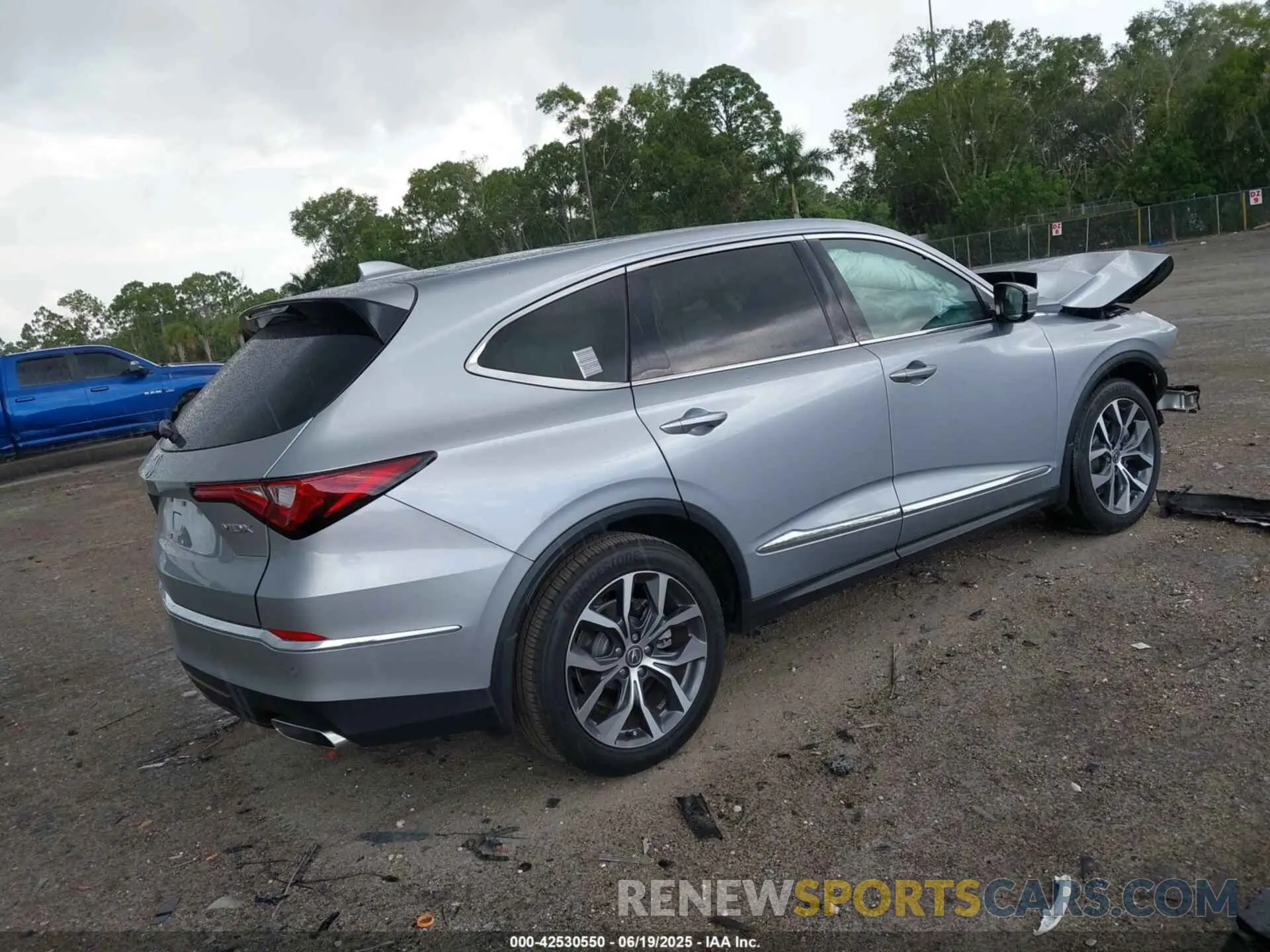 4 Photograph of a damaged car 5J8YD9H46PL000887 ACURA MDX 2023