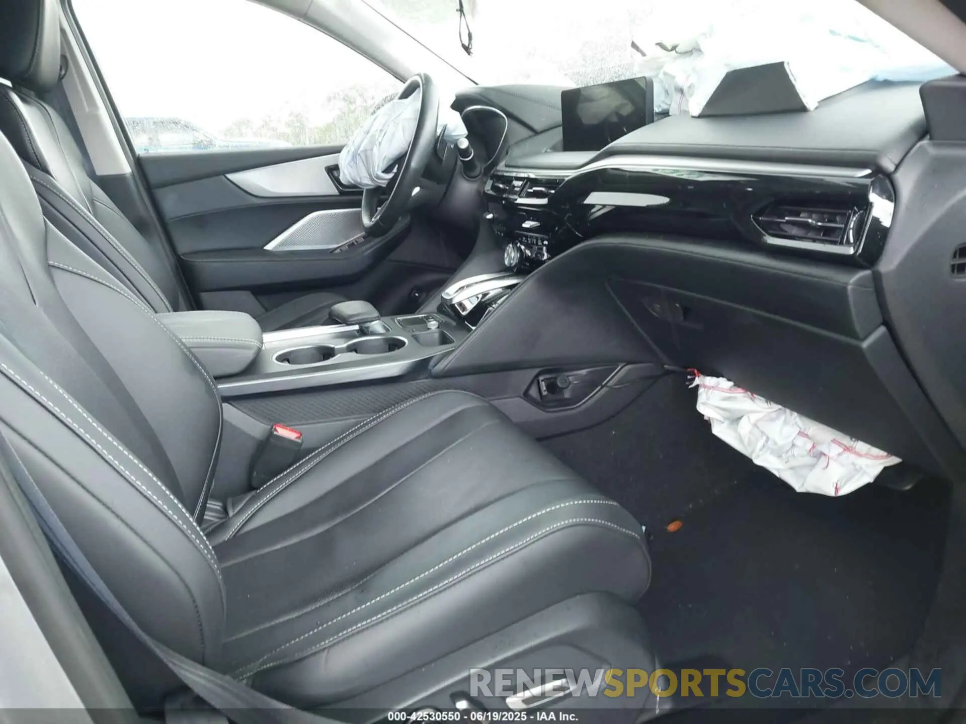 5 Photograph of a damaged car 5J8YD9H46PL000887 ACURA MDX 2023