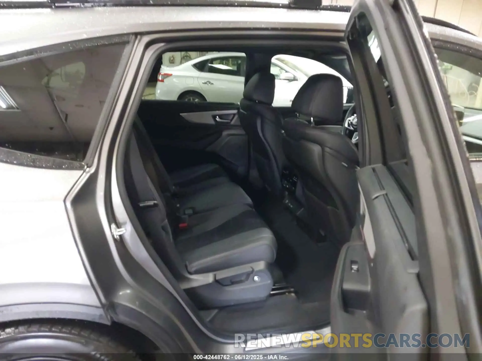 8 Photograph of a damaged car 5J8YE1H0XPL043110 ACURA MDX 2023