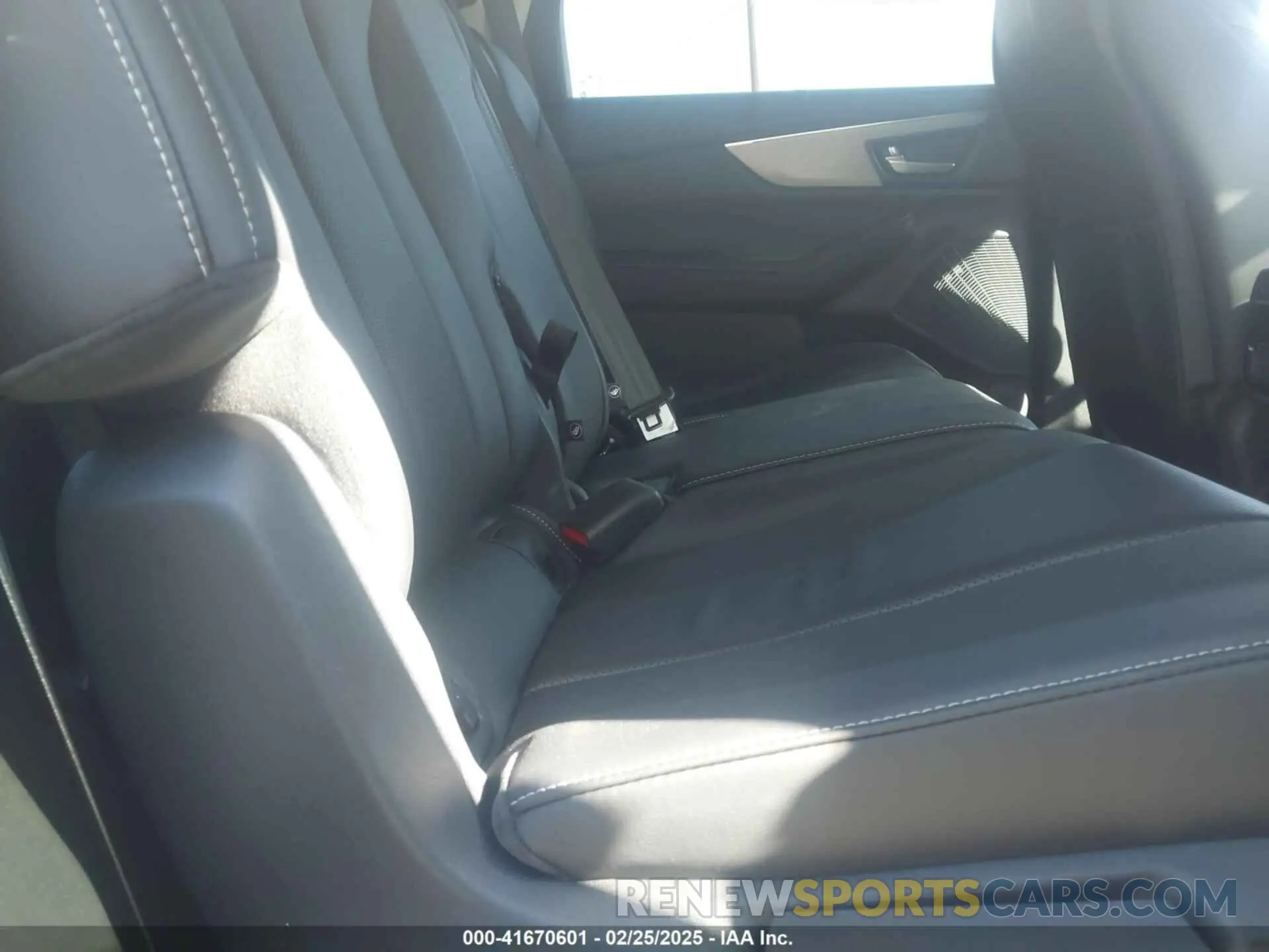 8 Photograph of a damaged car 5J8YE1H43PL012591 ACURA MDX 2023