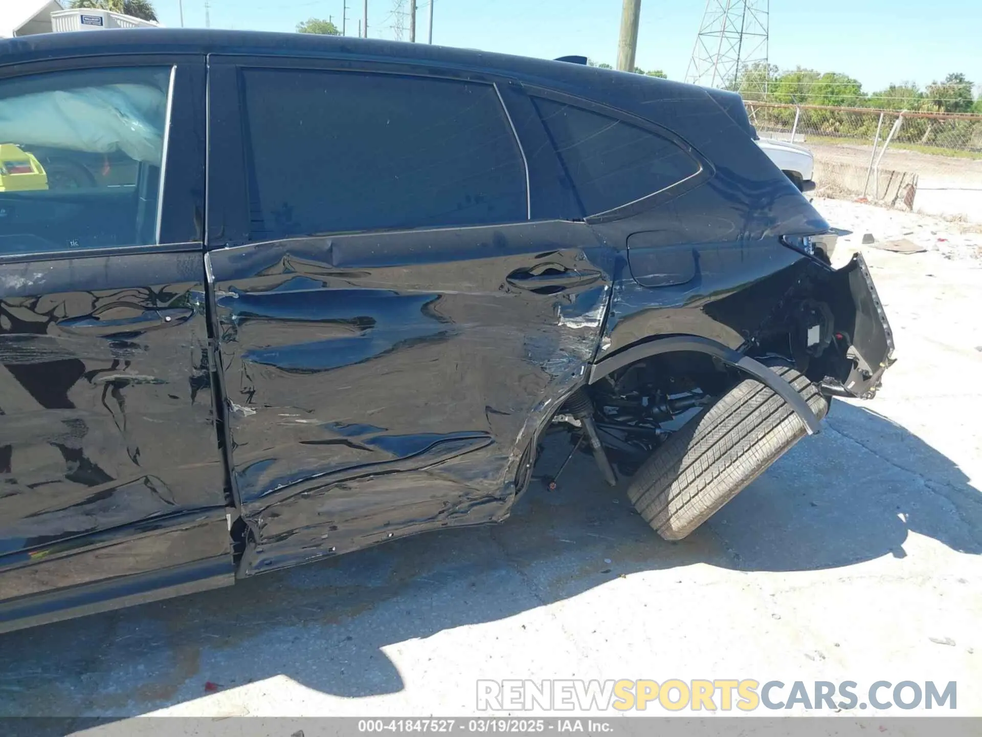 6 Photograph of a damaged car 5J8YE1H06RL023004 ACURA MDX 2024