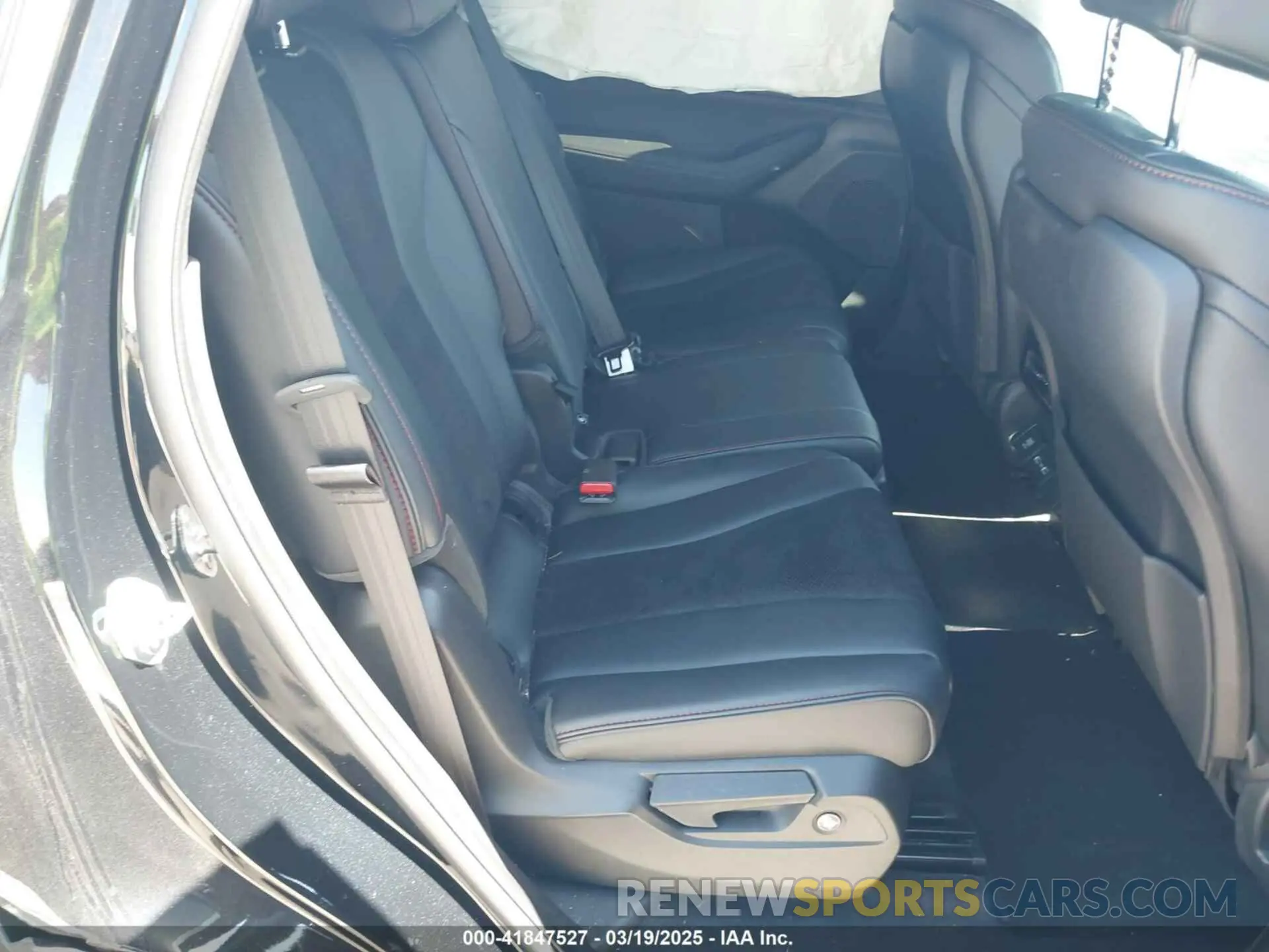 8 Photograph of a damaged car 5J8YE1H06RL023004 ACURA MDX 2024