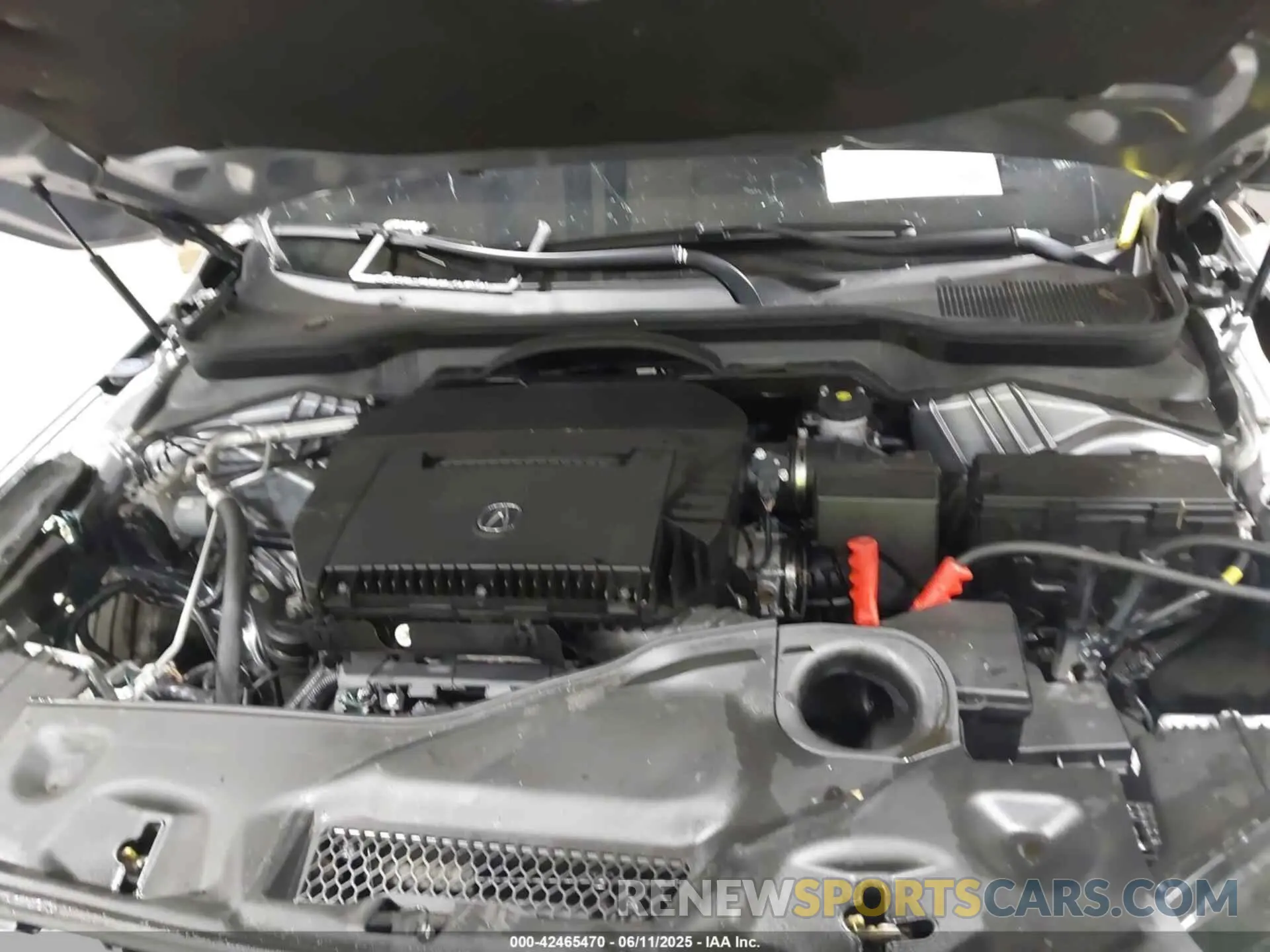10 Photograph of a damaged car 5J8YE1H33RL035282 ACURA MDX 2024