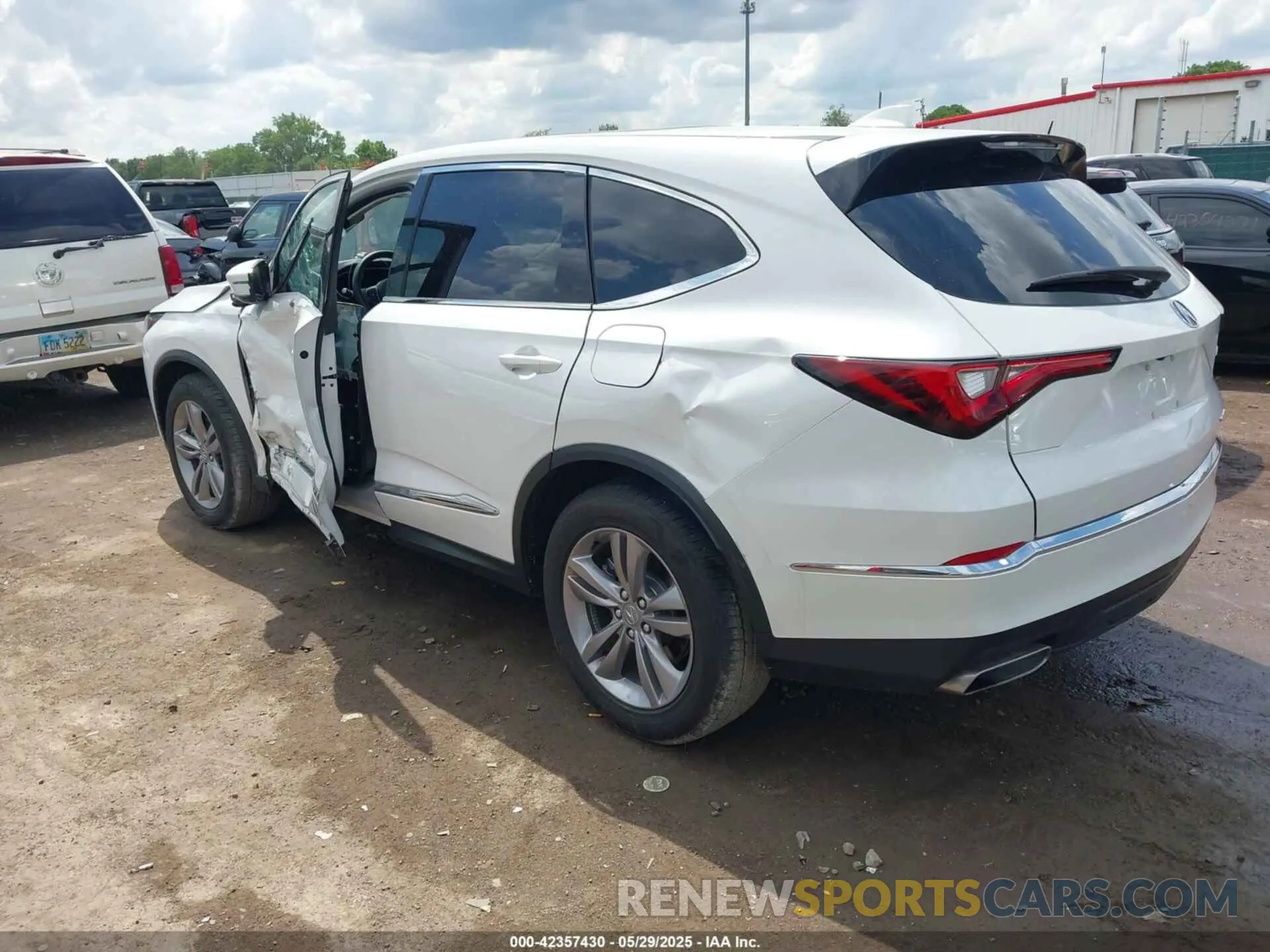 3 Фотография поврежденного автомобиля 5J8YE1H34RL032794 ACURA MDX 2024
