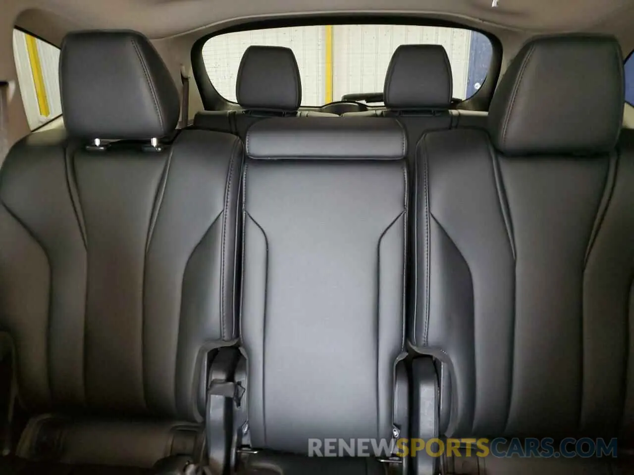 10 Photograph of a damaged car 5J8YE1H37RL027007 ACURA MDX 2024