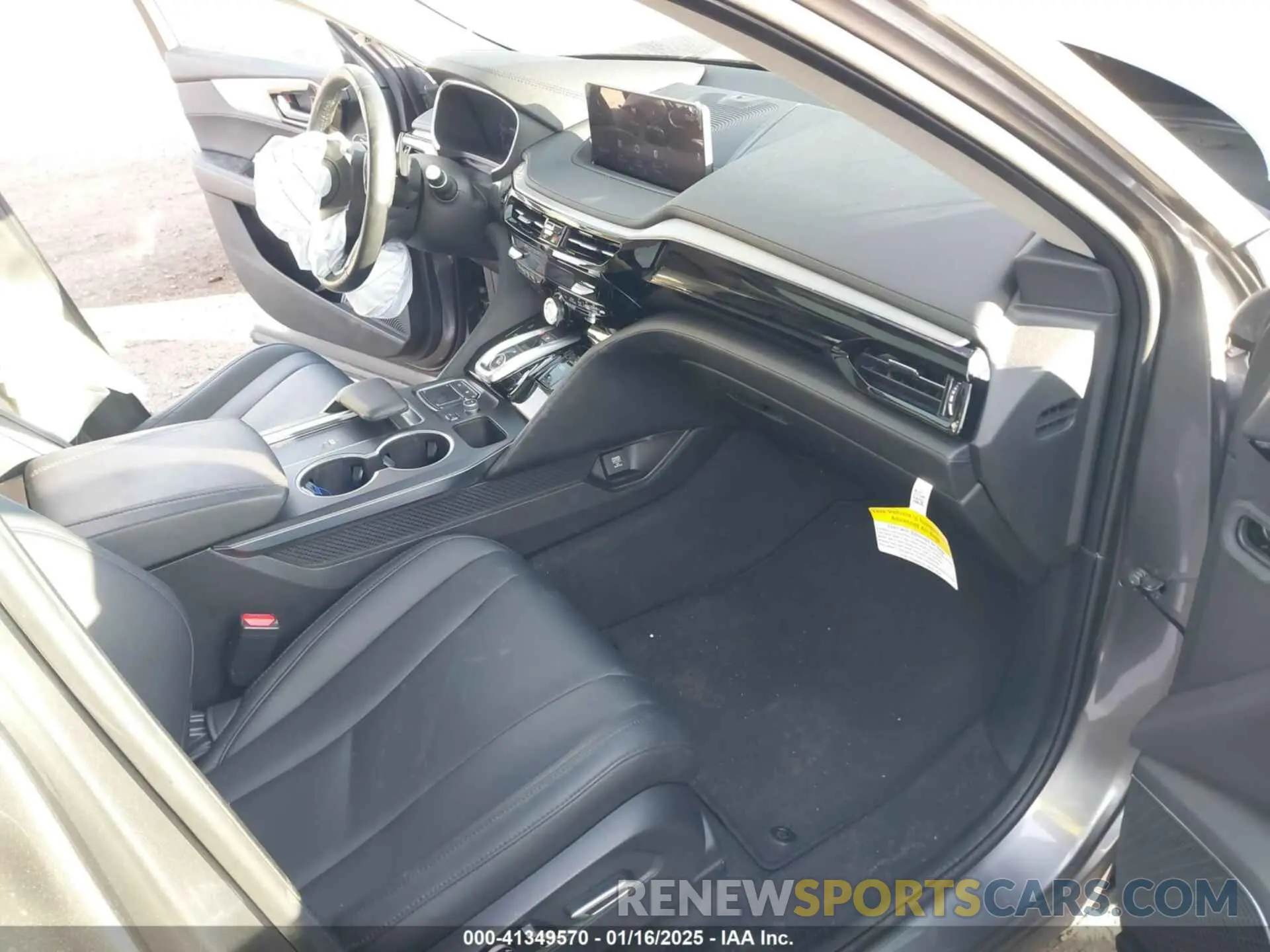 5 Photograph of a damaged car 5J8YE1H38RL035102 ACURA MDX 2024