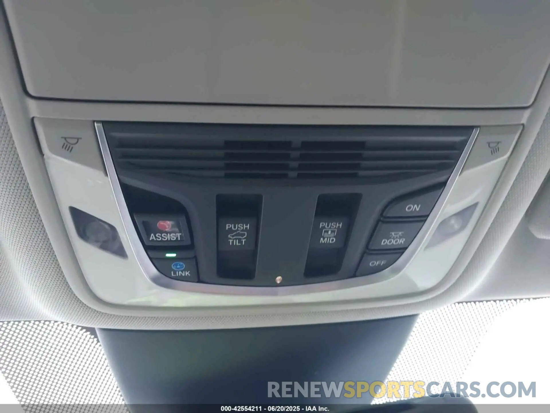 19 Photograph of a damaged car 5J8YE1H42RL007580 ACURA MDX 2024