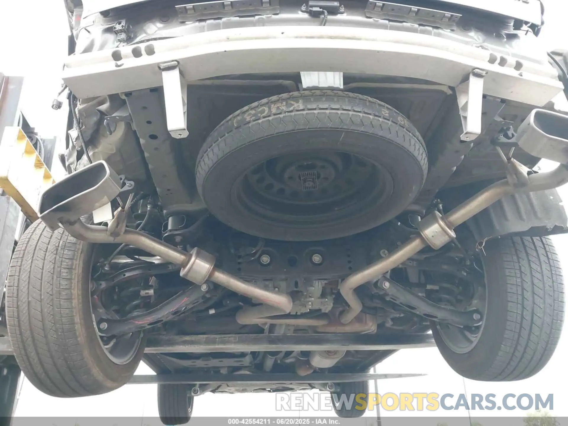 21 Photograph of a damaged car 5J8YE1H42RL007580 ACURA MDX 2024