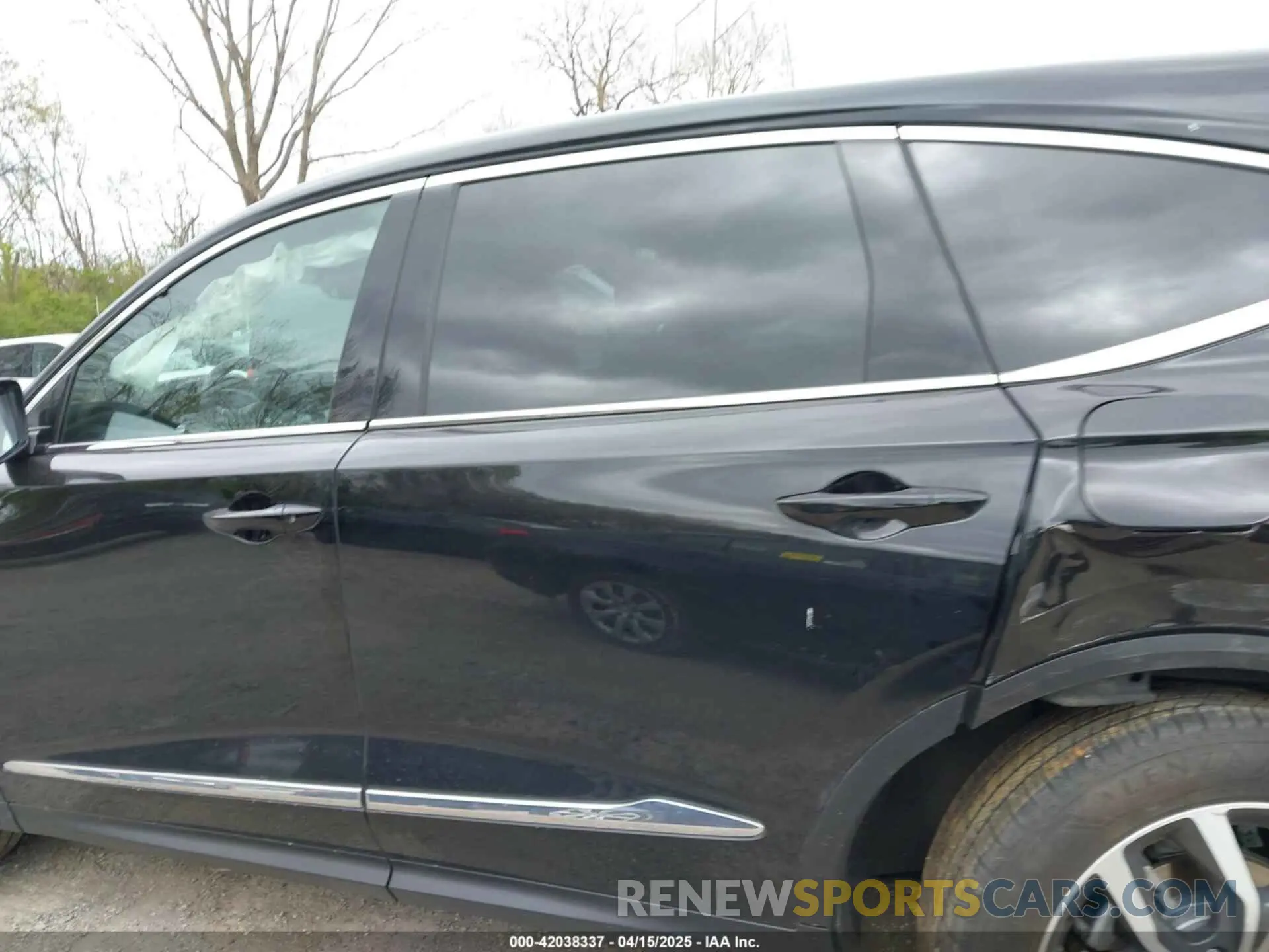 14 Photograph of a damaged car 5J8YE1H43RL025070 ACURA MDX 2024