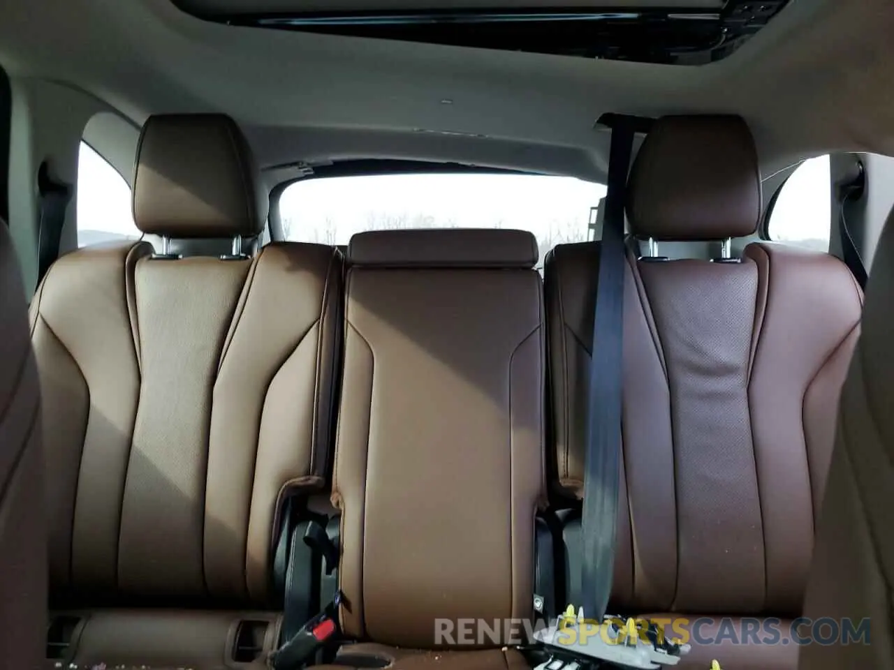 10 Photograph of a damaged car 5J8YE1H44RL031900 ACURA MDX 2024