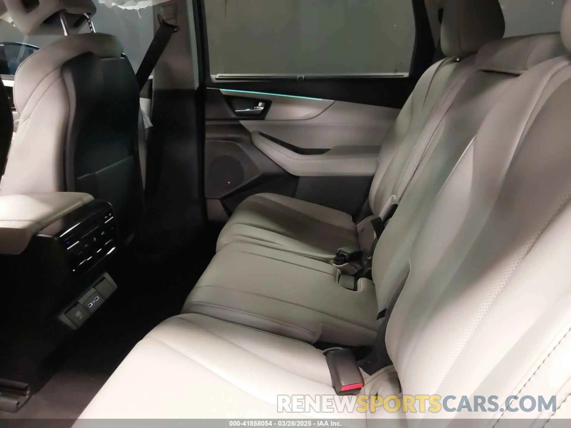 8 Photograph of a damaged car 5J8YE1H44RL033565 ACURA MDX 2024