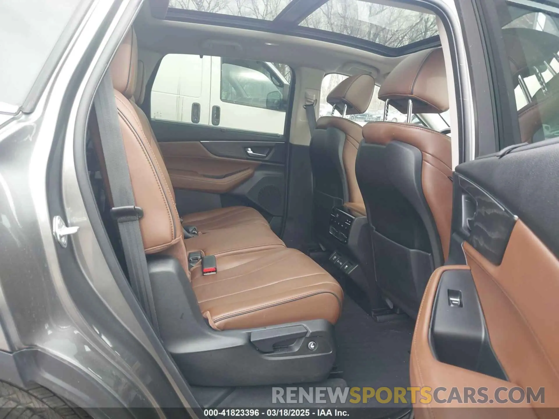 8 Фотография поврежденного автомобиля 5J8YE1H88RL020028 ACURA MDX 2024