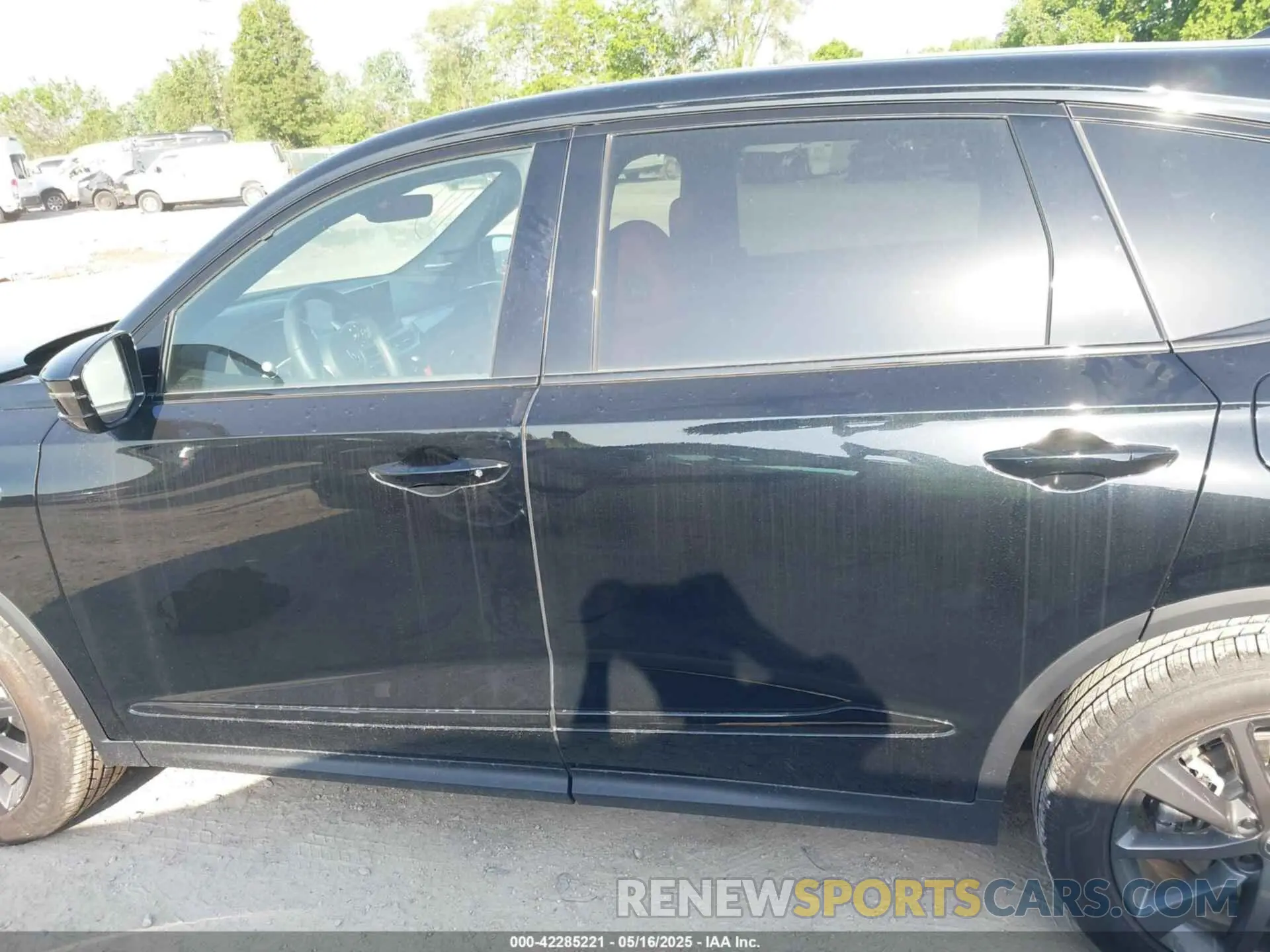 15 Photograph of a damaged car 5J8YE1H00SL001697 ACURA MDX 2025
