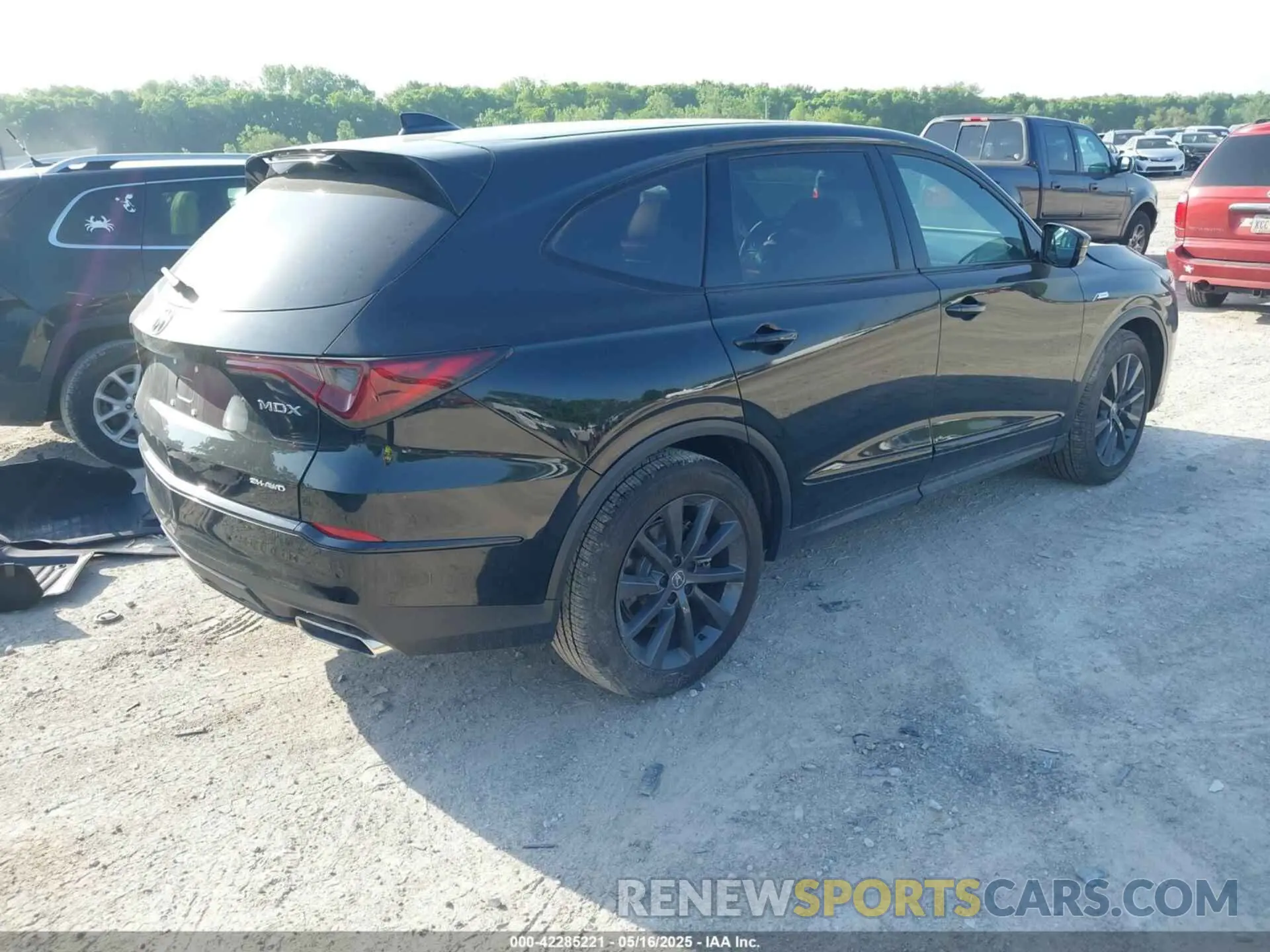 4 Photograph of a damaged car 5J8YE1H00SL001697 ACURA MDX 2025