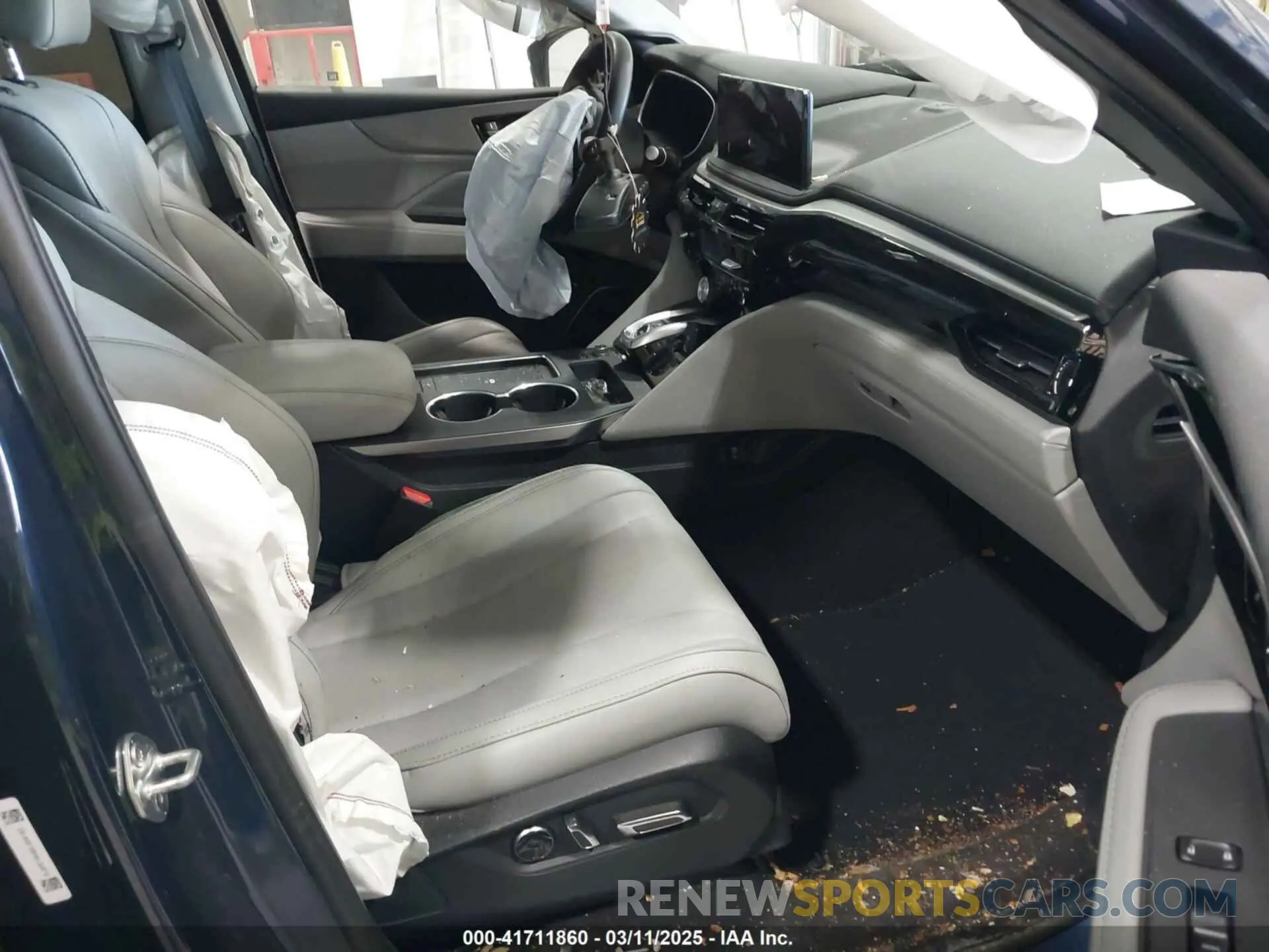 5 Photograph of a damaged car 5J8YE1H48SL009162 ACURA MDX 2025