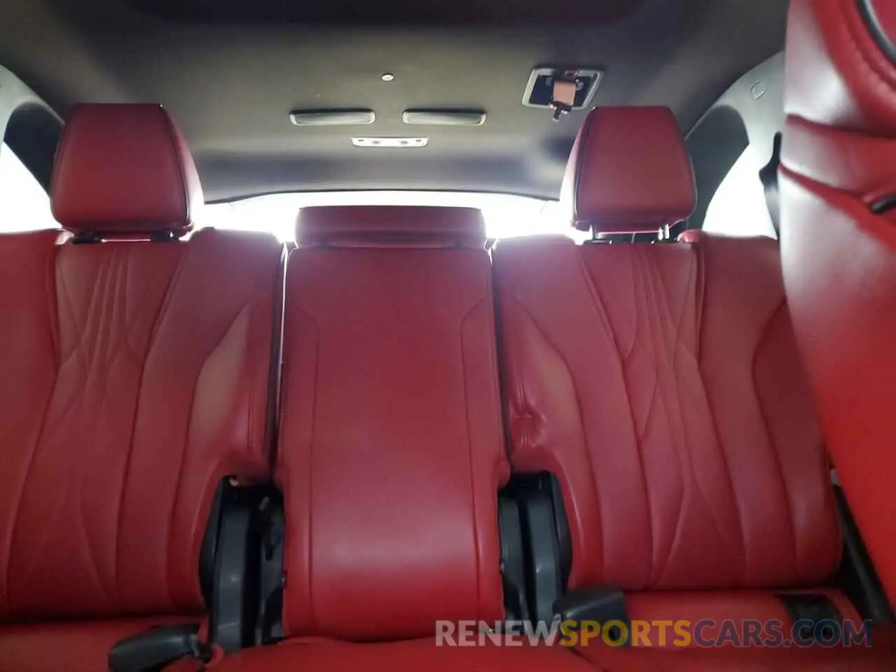 10 Photograph of a damaged car 5J8YD8H85NL003306 ACURA MDX TYPE S 2022