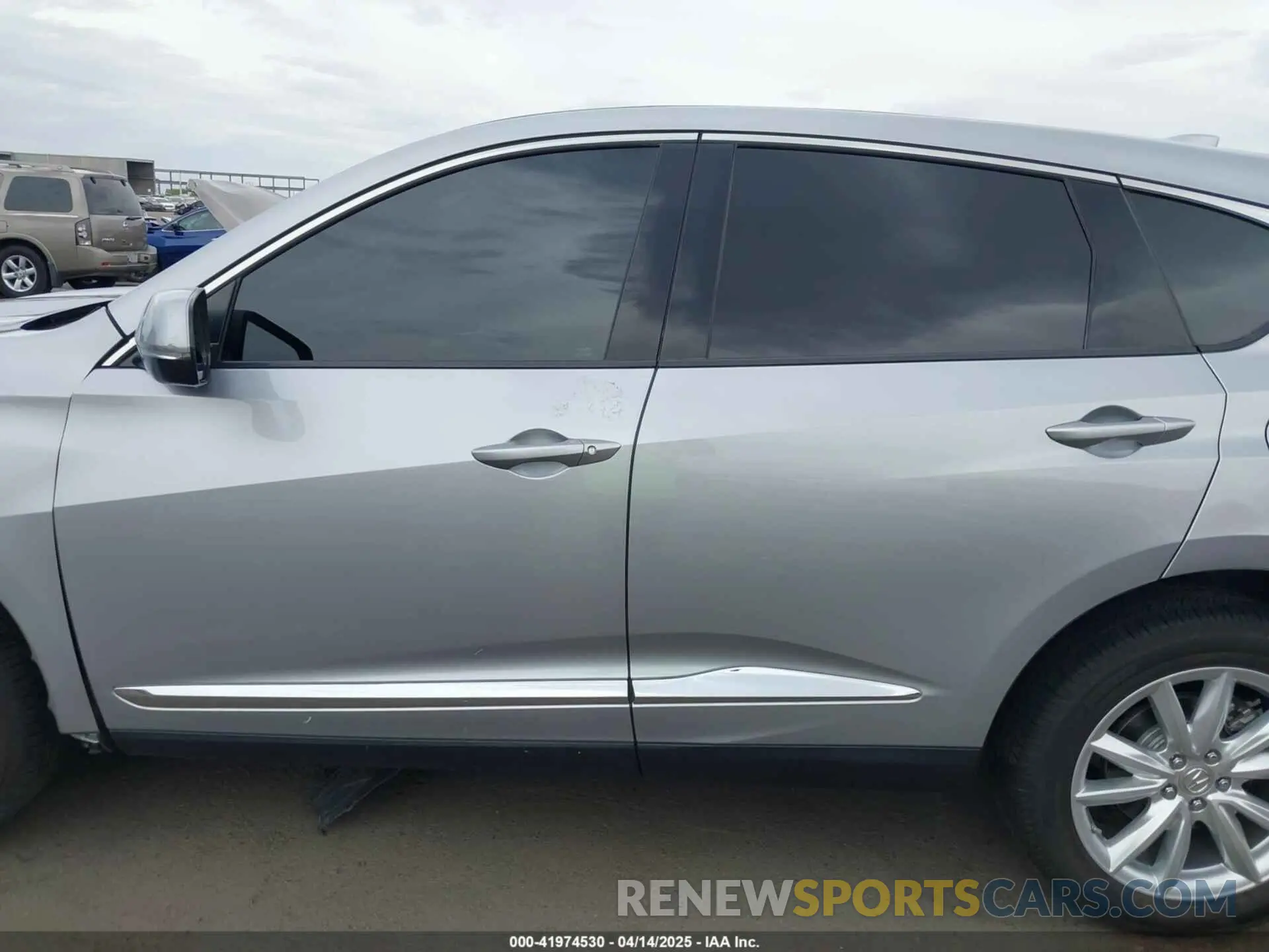 14 Photograph of a damaged car 5J8TC1H33KL014325 ACURA RDX 2019