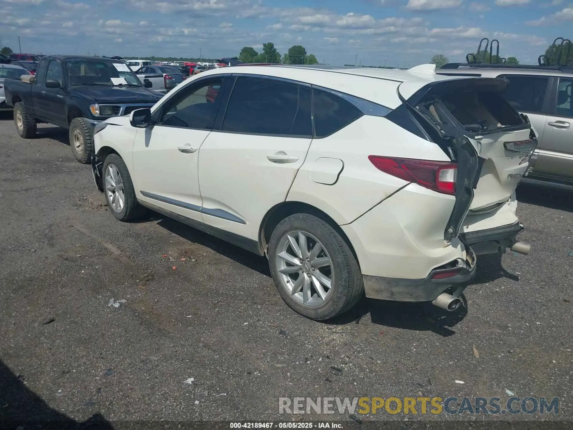 3 Photograph of a damaged car 5J8TC1H37KL015669 ACURA RDX 2019