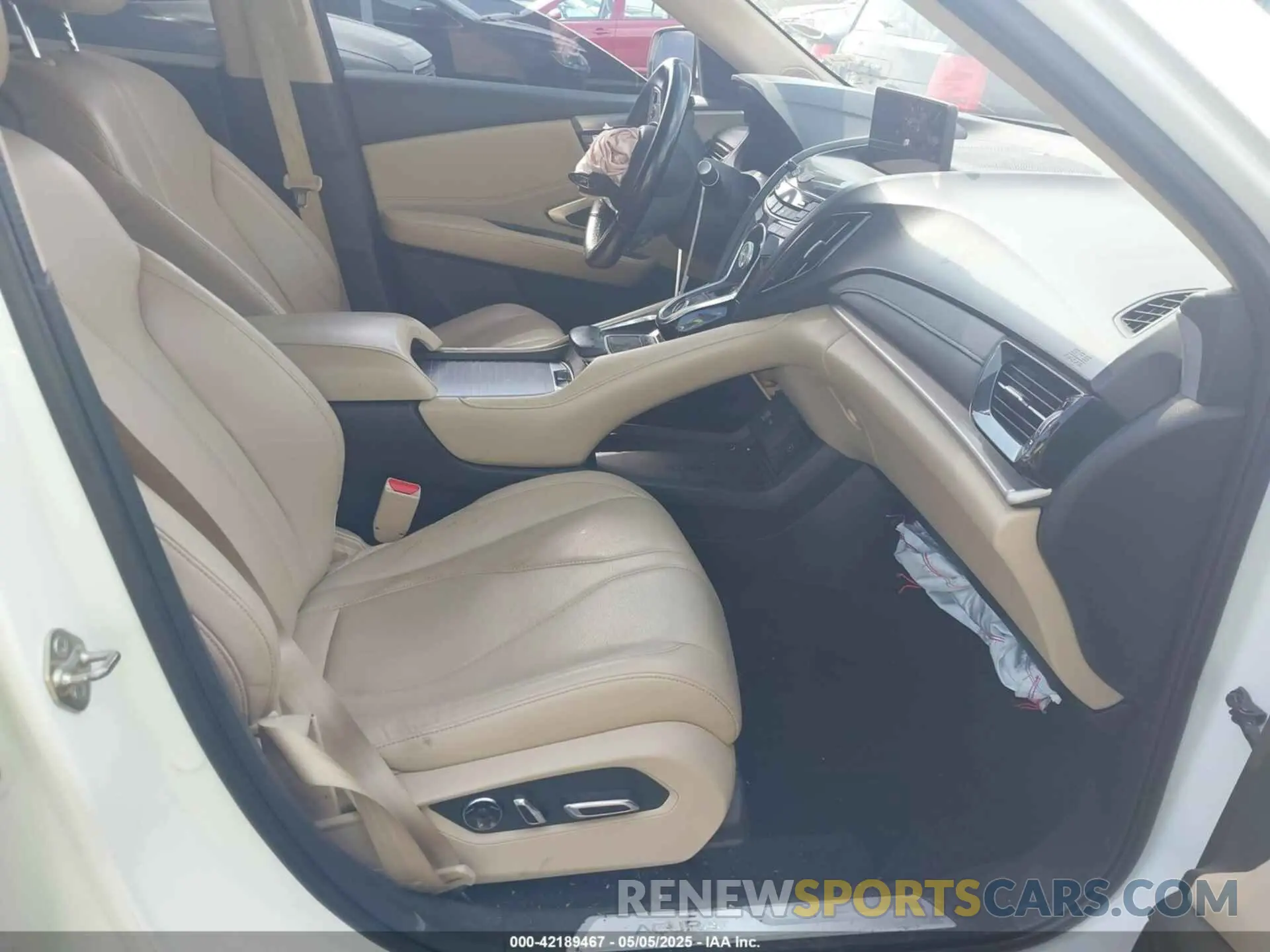 5 Photograph of a damaged car 5J8TC1H37KL015669 ACURA RDX 2019