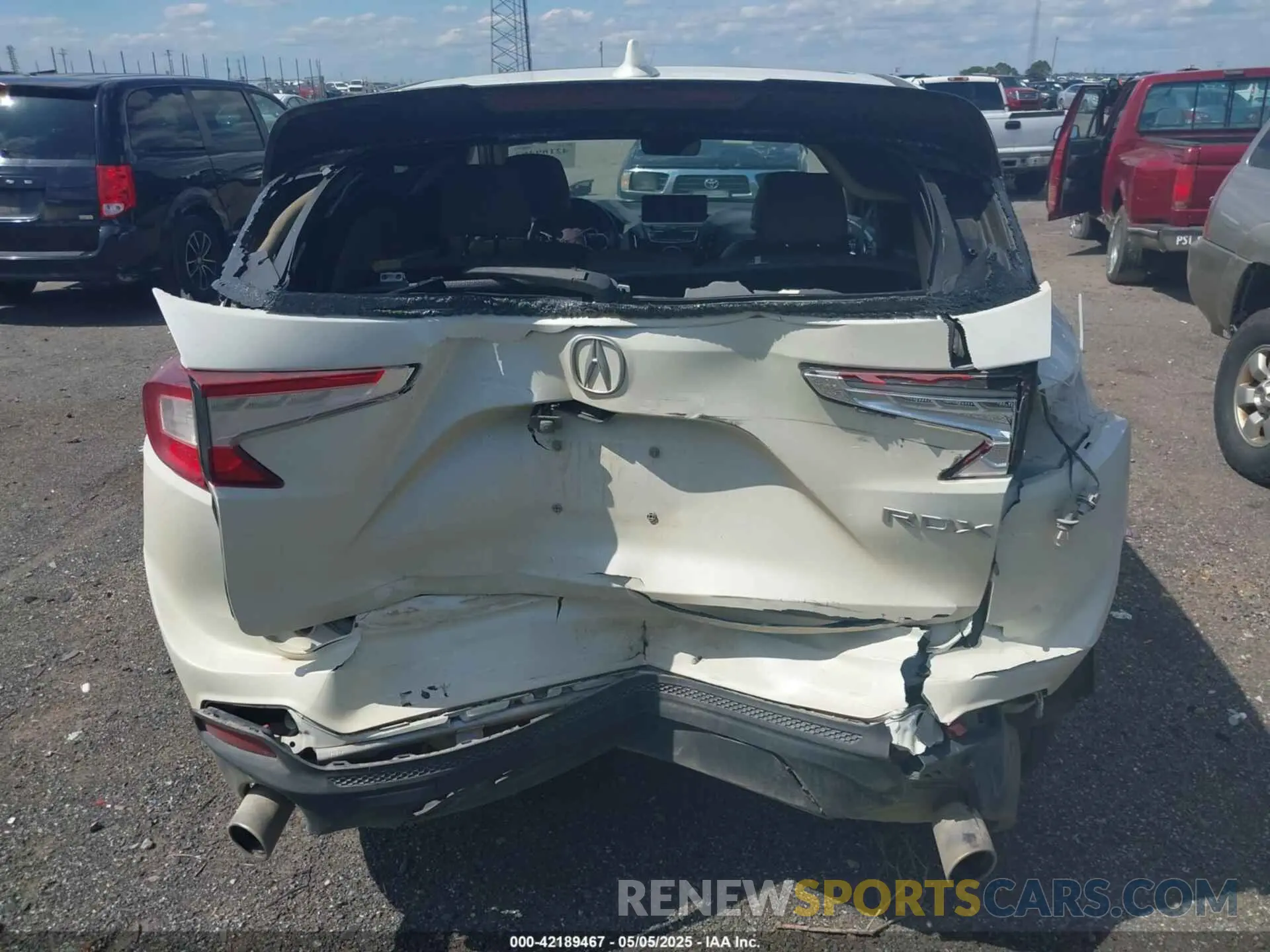 6 Photograph of a damaged car 5J8TC1H37KL015669 ACURA RDX 2019