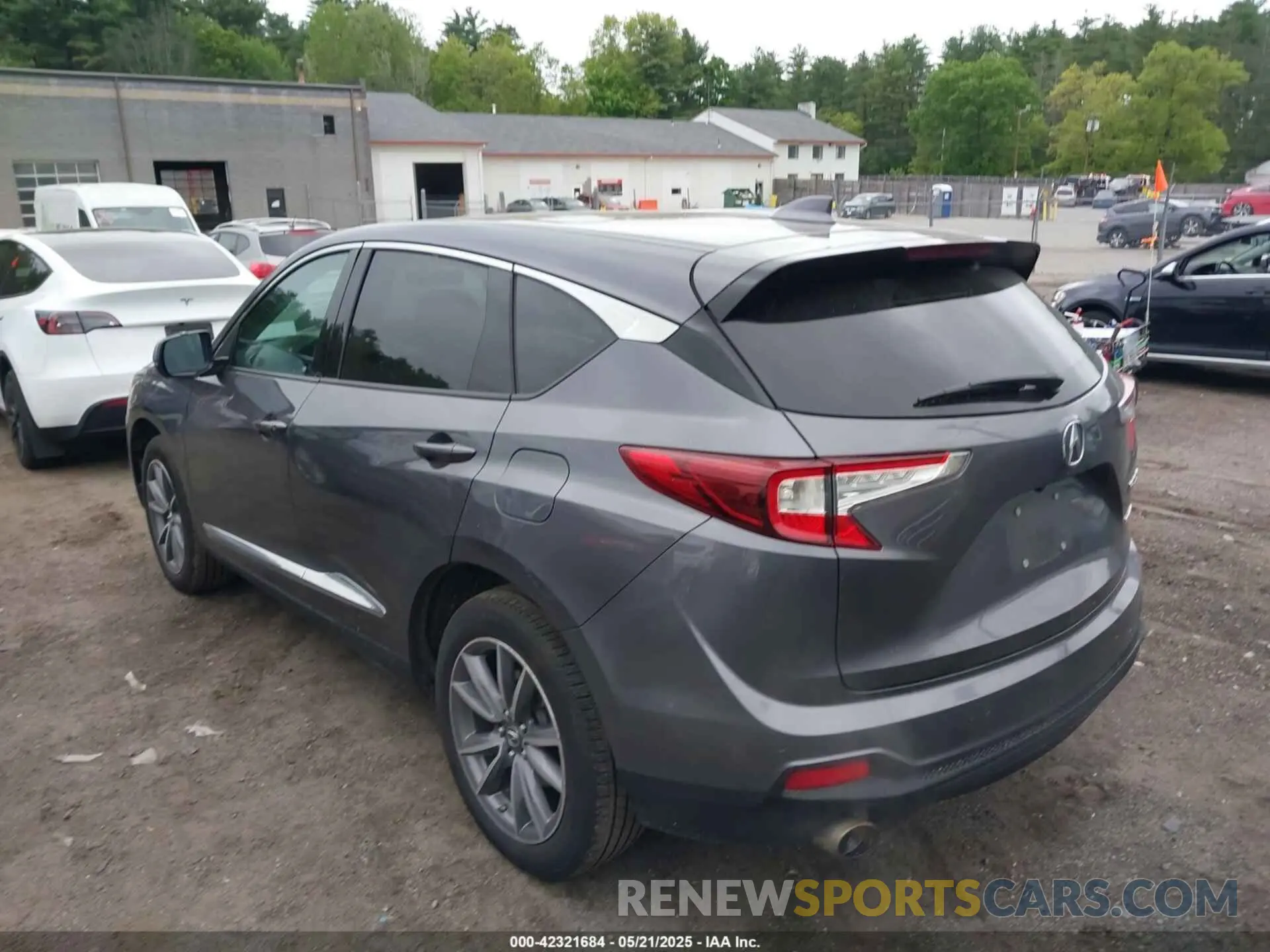 3 Photograph of a damaged car 5J8TC2H51KL017697 ACURA RDX 2019