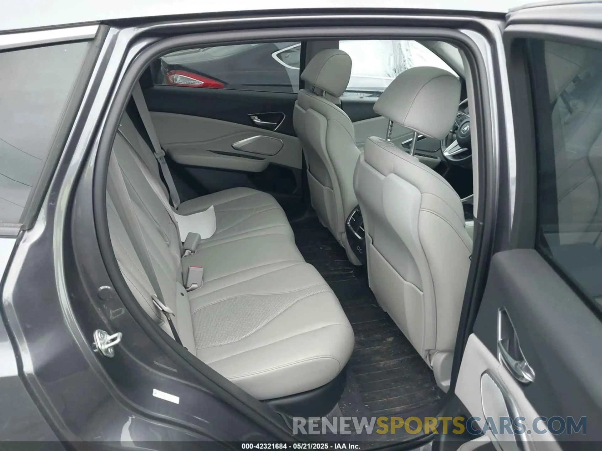 8 Photograph of a damaged car 5J8TC2H51KL017697 ACURA RDX 2019