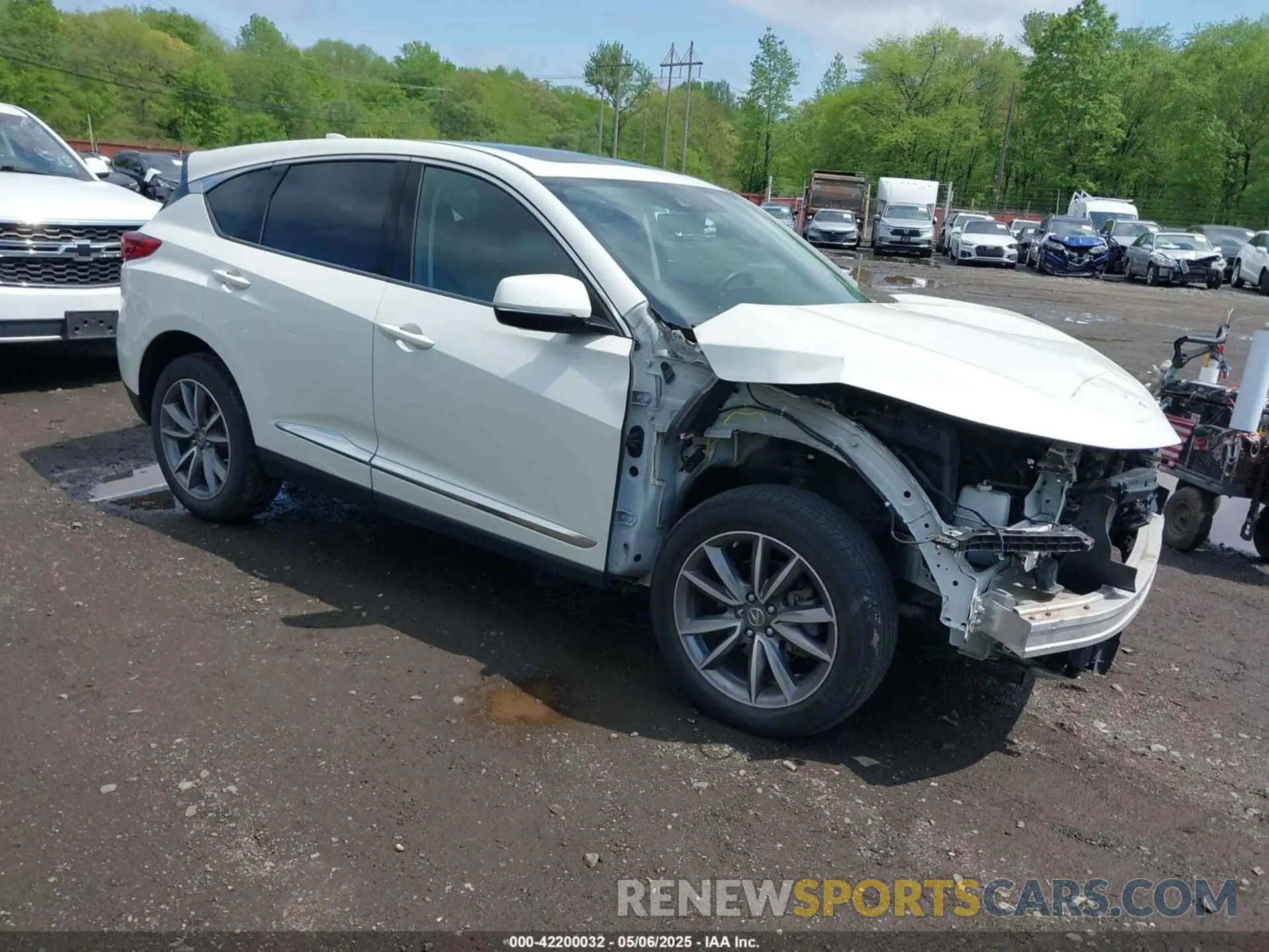 1 Photograph of a damaged car 5J8TC2H59KL003613 ACURA RDX 2019