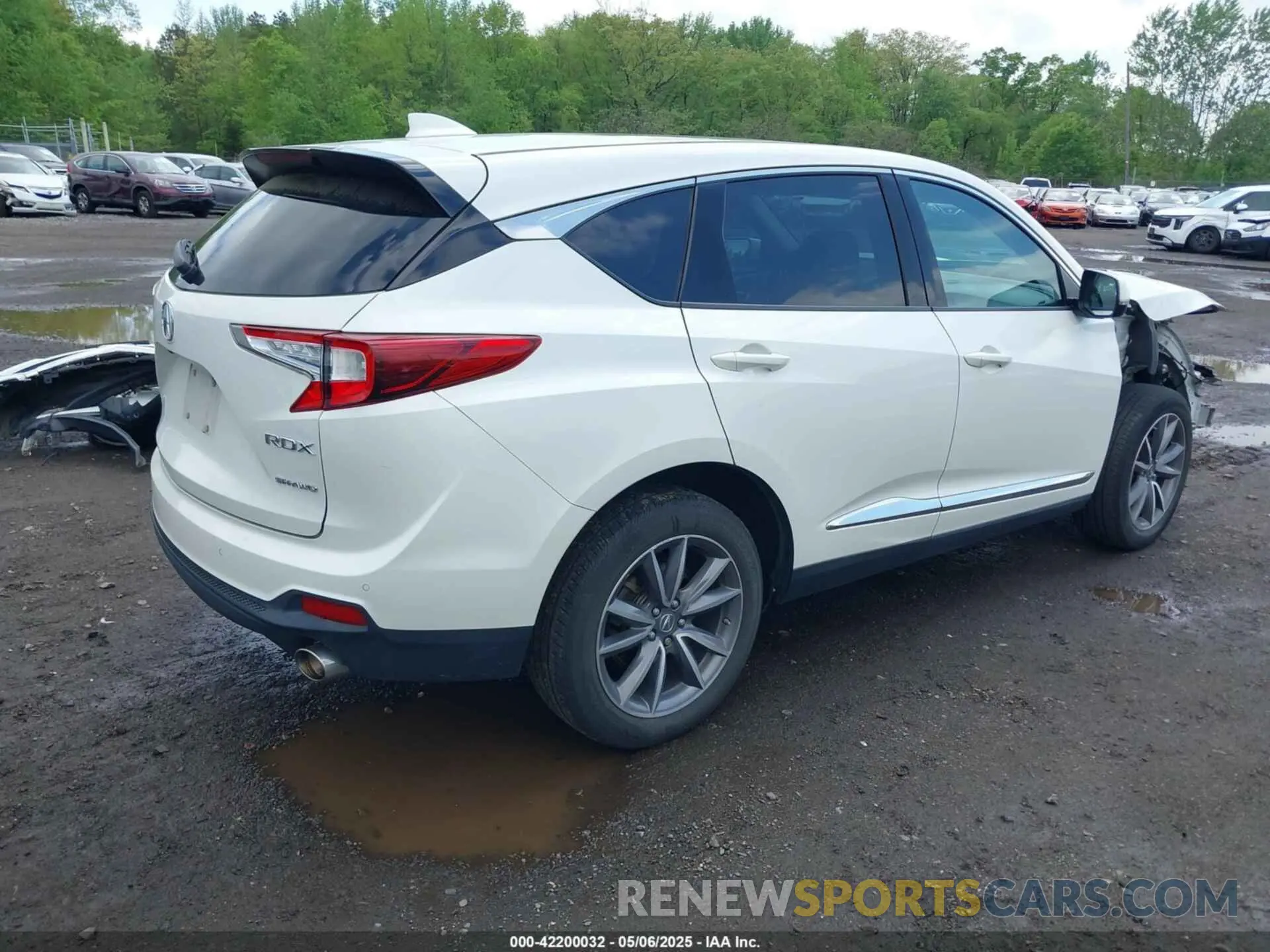 4 Photograph of a damaged car 5J8TC2H59KL003613 ACURA RDX 2019