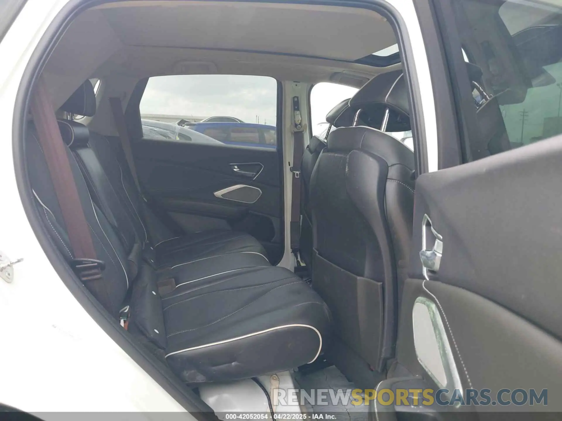 8 Photograph of a damaged car 5J8TC2H7XKL018039 ACURA RDX 2019