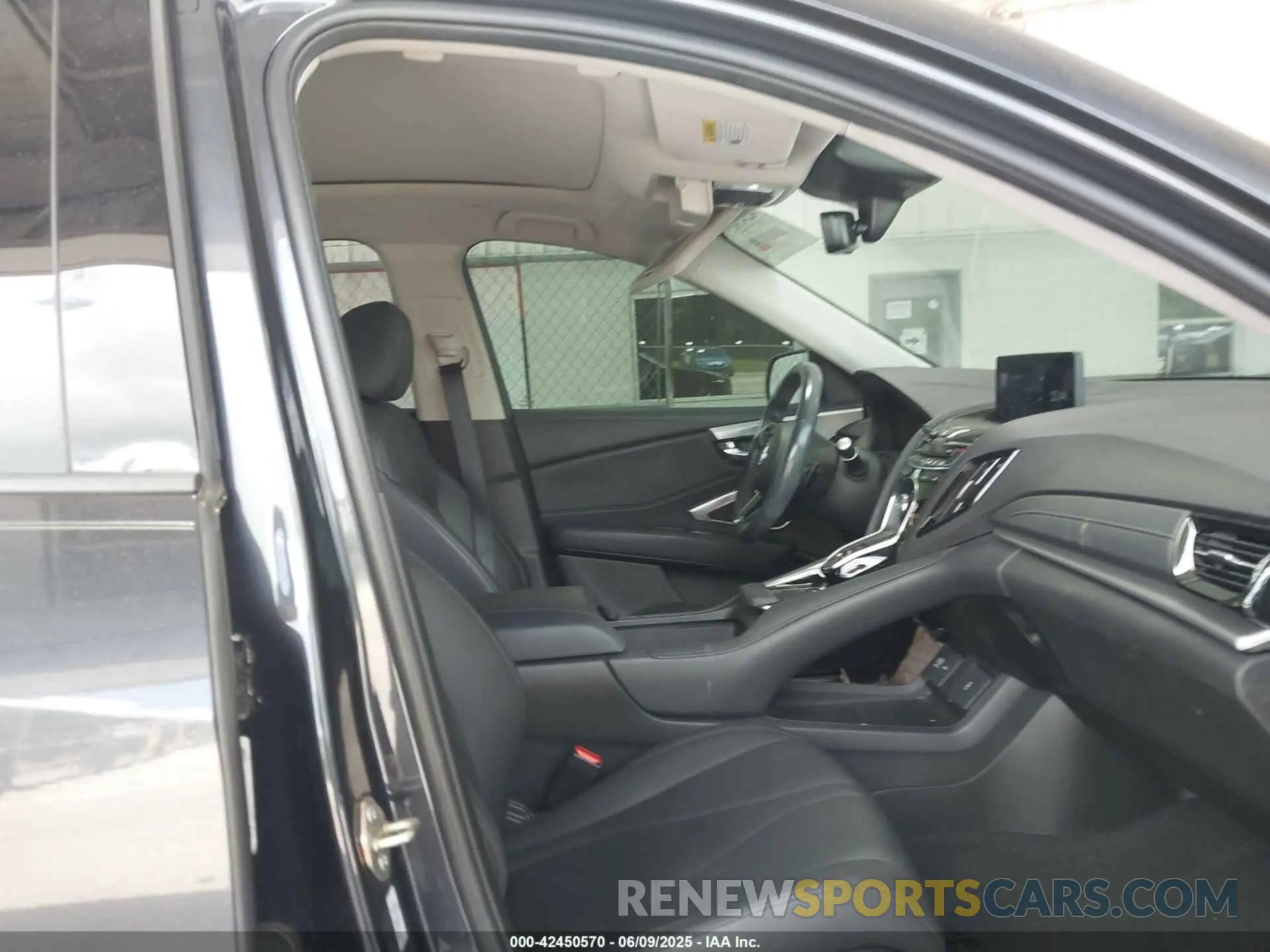 5 Photograph of a damaged car 5J8TC1H37LL008478 ACURA RDX 2020