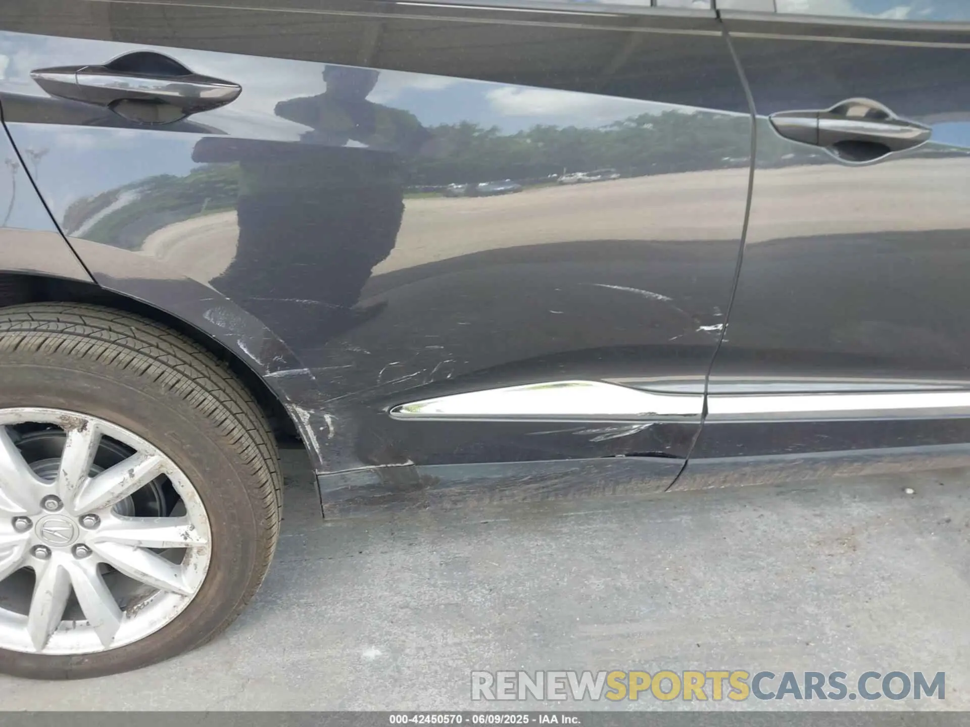 6 Photograph of a damaged car 5J8TC1H37LL008478 ACURA RDX 2020