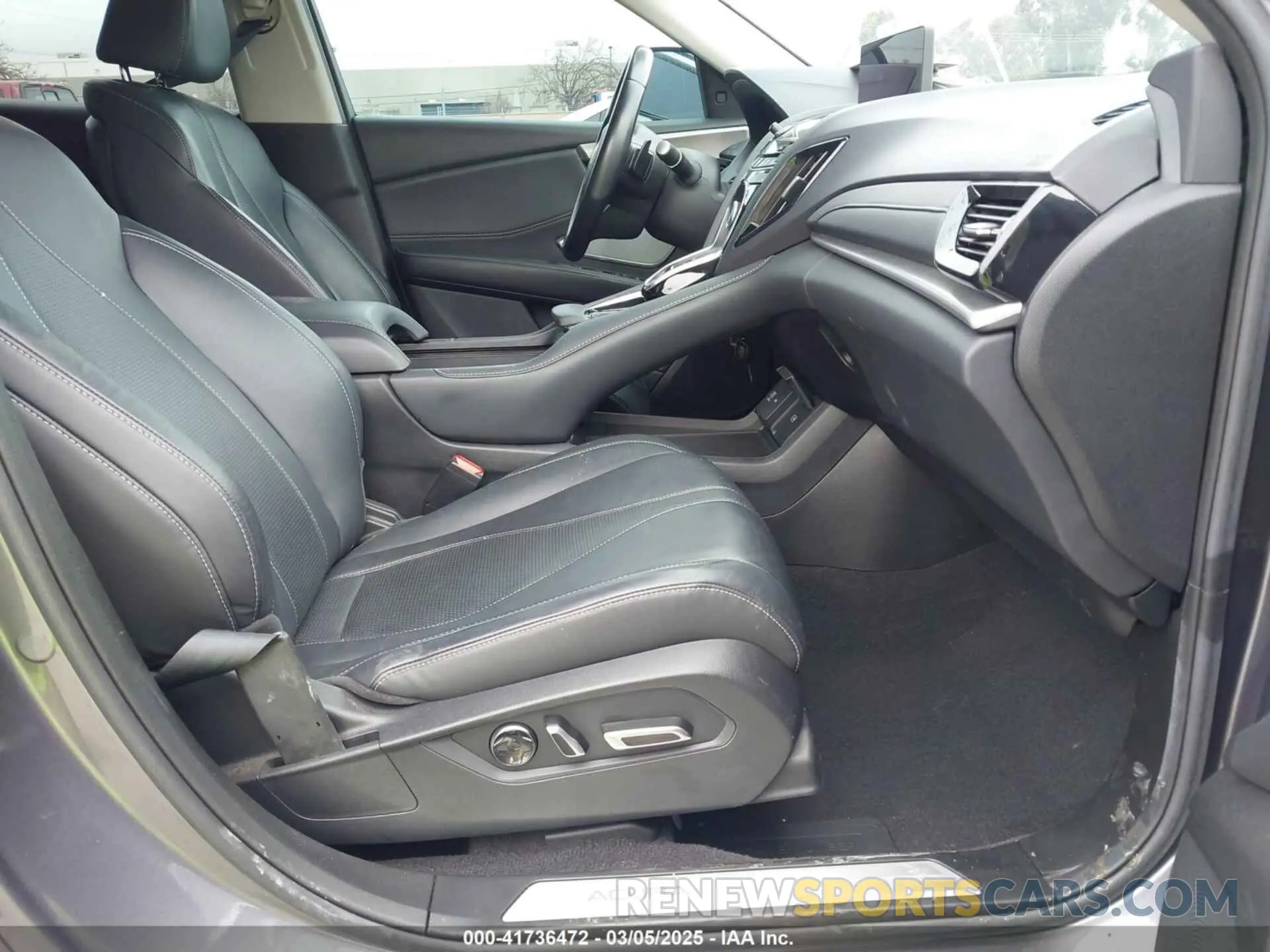 5 Photograph of a damaged car 5J8TC1H58LL012668 ACURA RDX 2020
