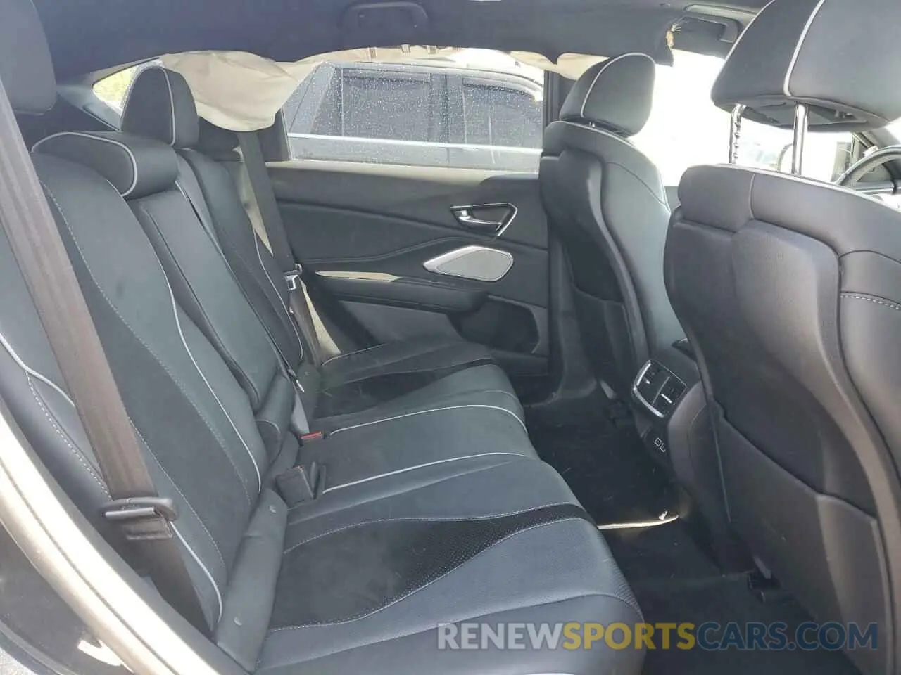 11 Photograph of a damaged car 5J8TC1H68LL016552 ACURA RDX 2020
