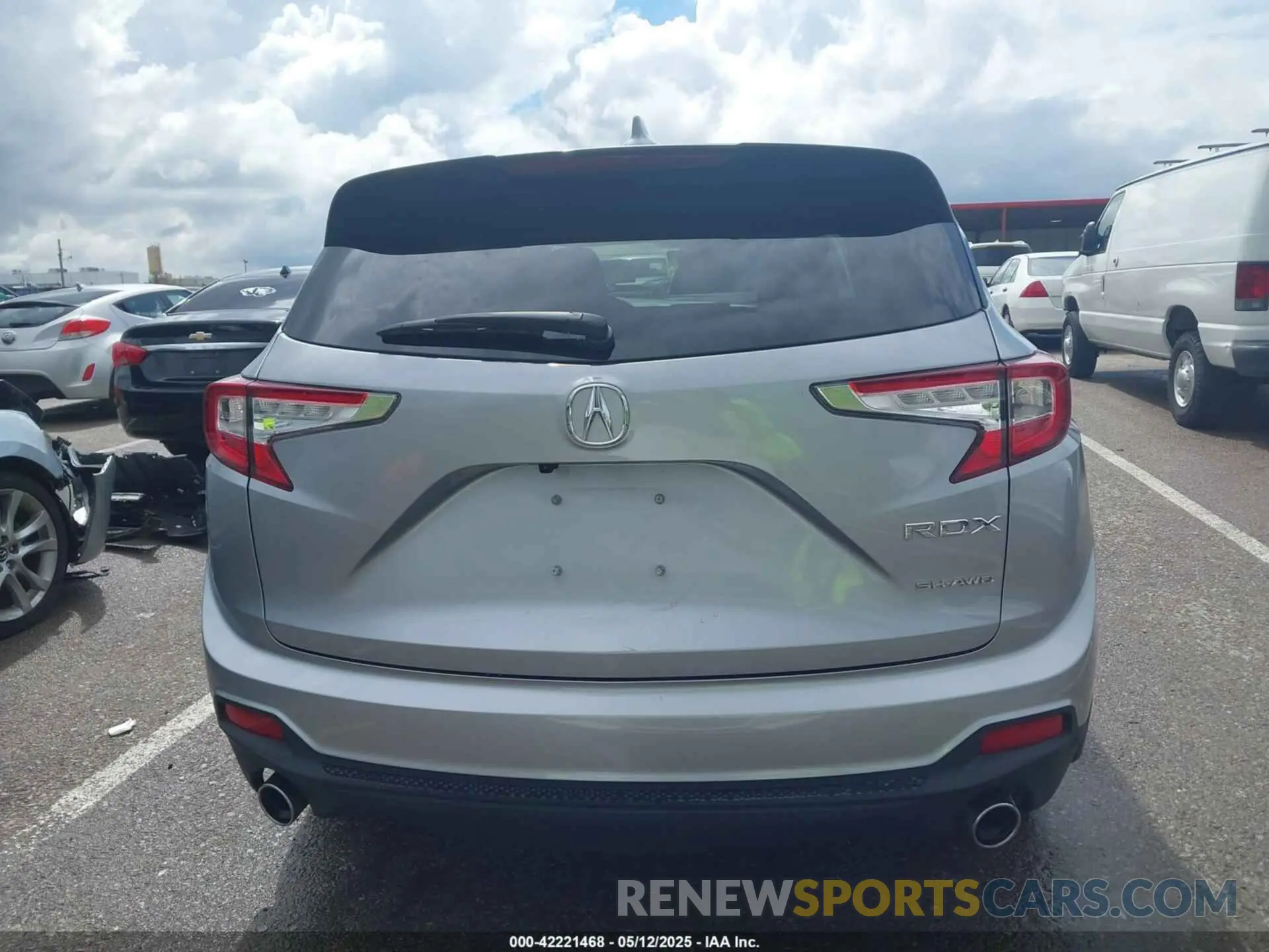 16 Photograph of a damaged car 5J8TC2H39LL000761 ACURA RDX 2020