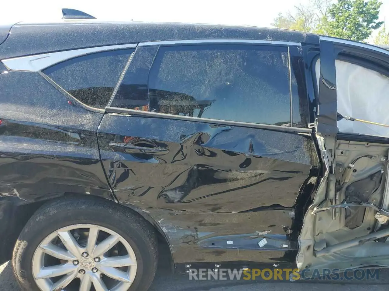 11 Photograph of a damaged car 5J8TC2H39LL026406 ACURA RDX 2020