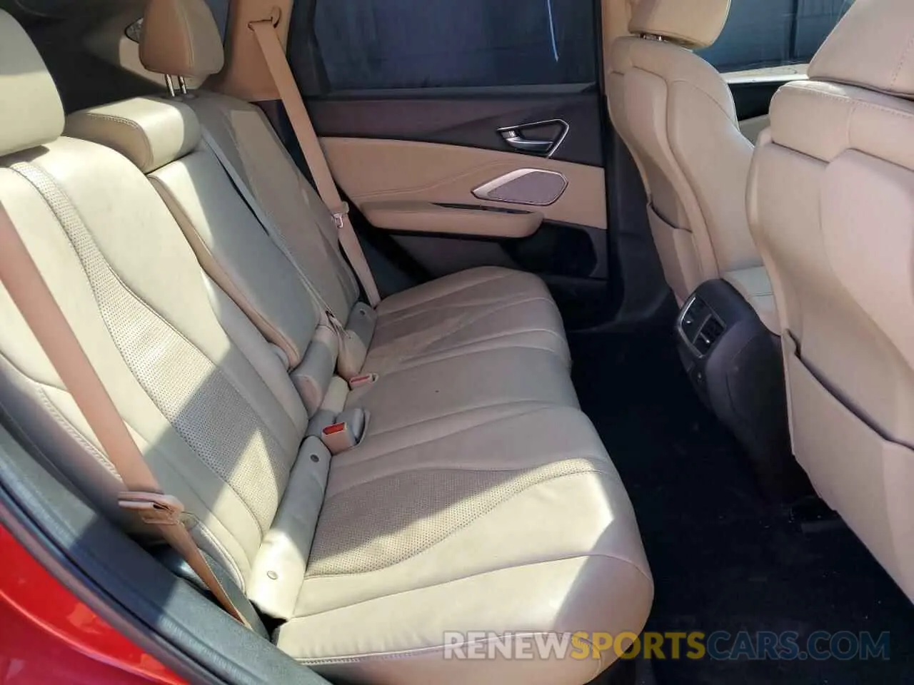 11 Photograph of a damaged car 5J8TC2H56LL004638 ACURA RDX 2020