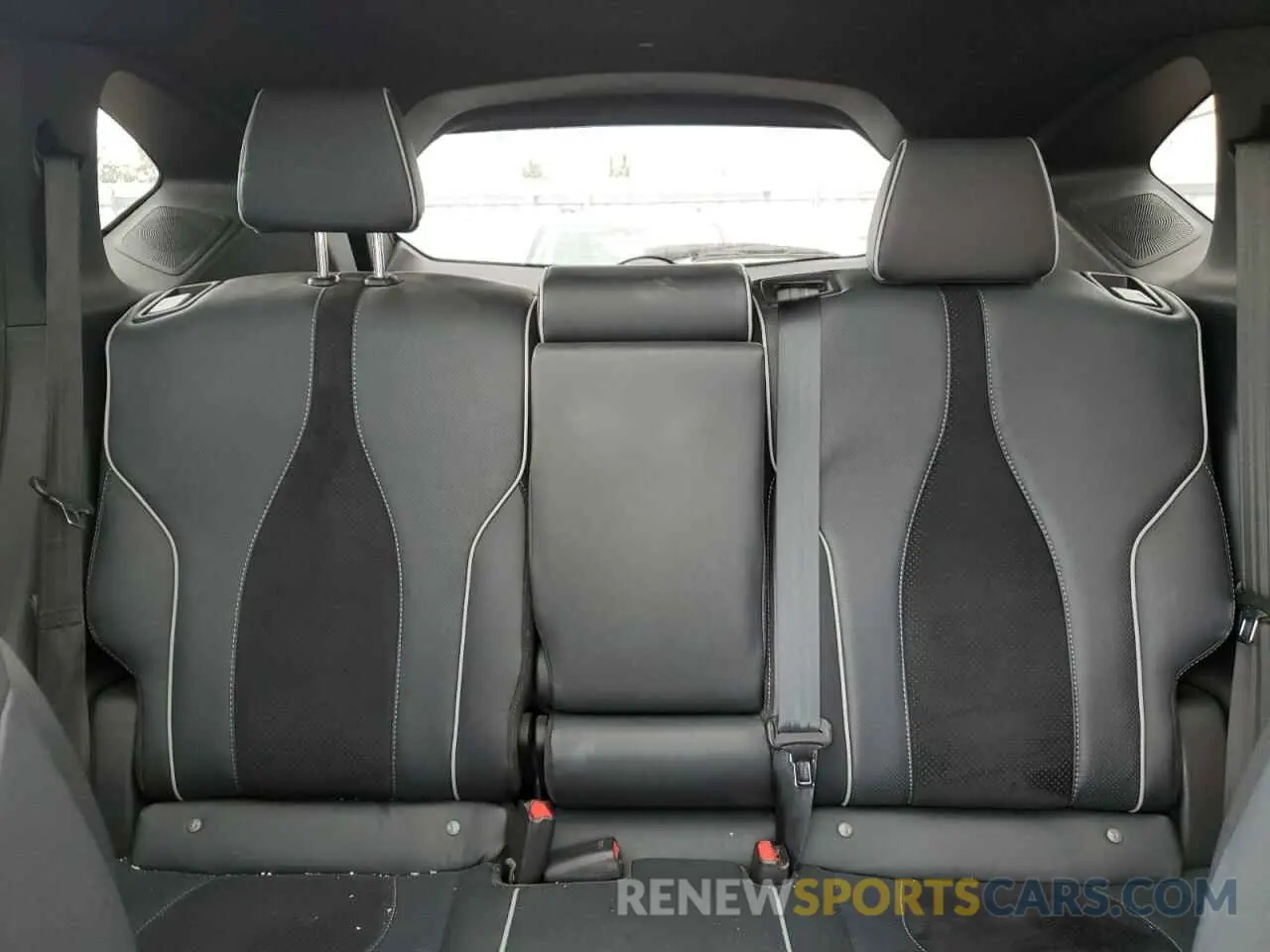 10 Photograph of a damaged car 5J8TC2H60LL805672 ACURA RDX 2020