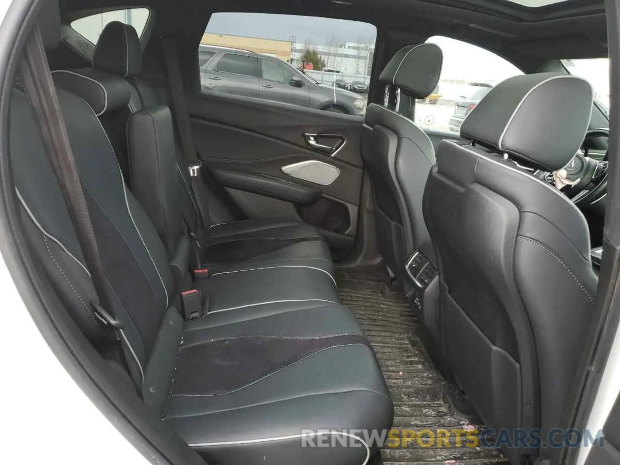 11 Photograph of a damaged car 5J8TC2H60LL805672 ACURA RDX 2020