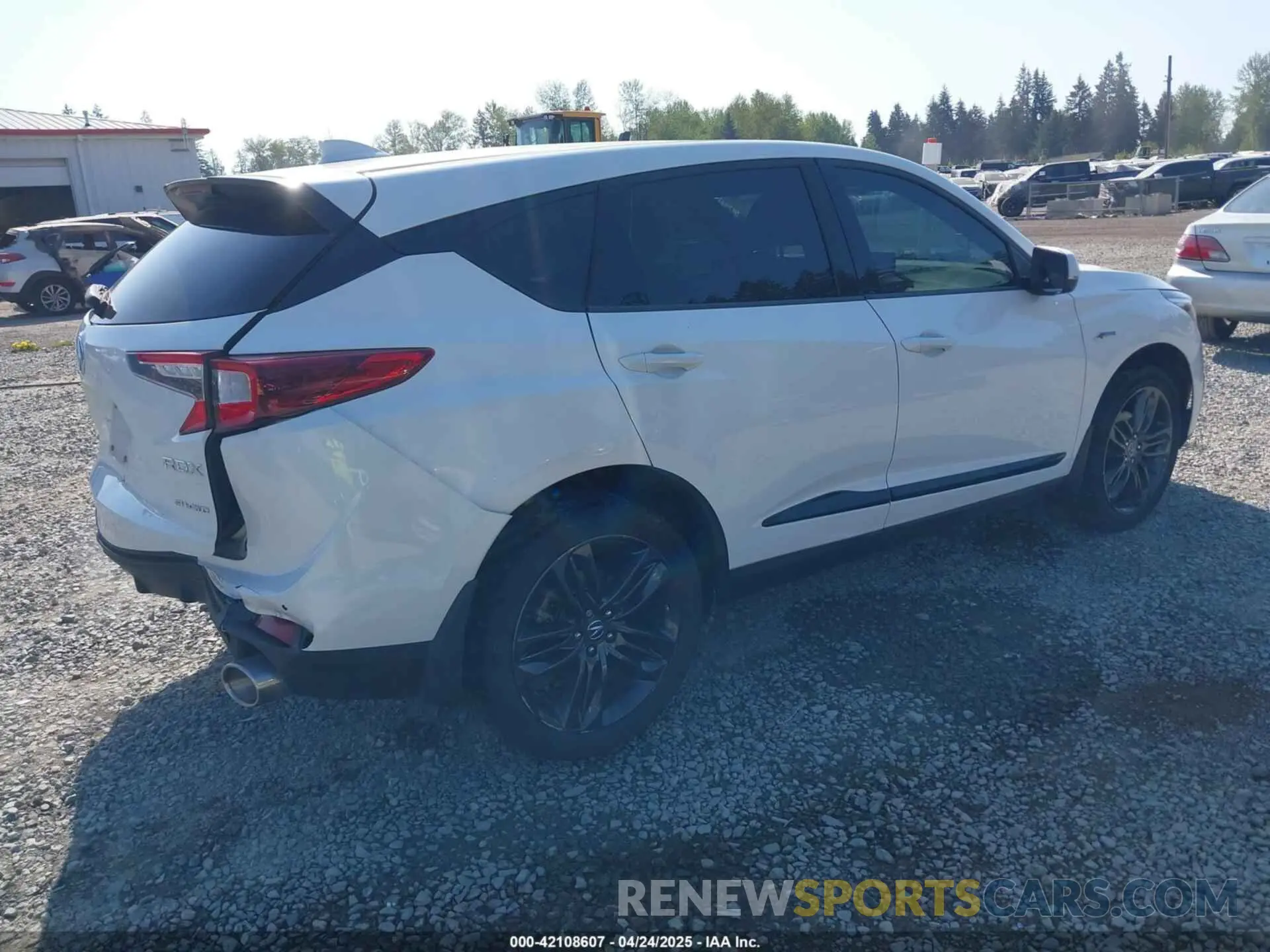 4 Photograph of a damaged car 5J8TC2H61LL013353 ACURA RDX 2020
