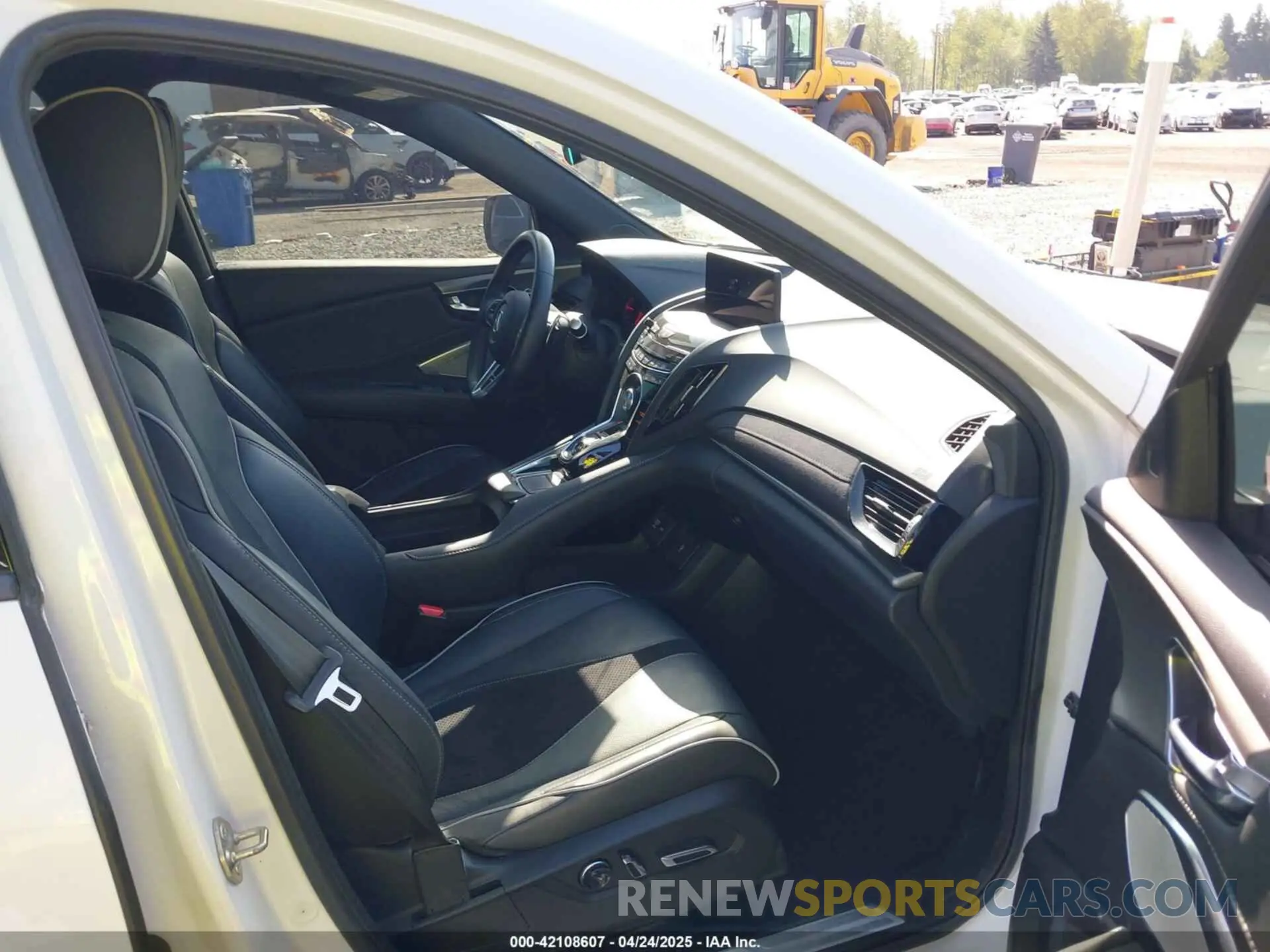 5 Photograph of a damaged car 5J8TC2H61LL013353 ACURA RDX 2020