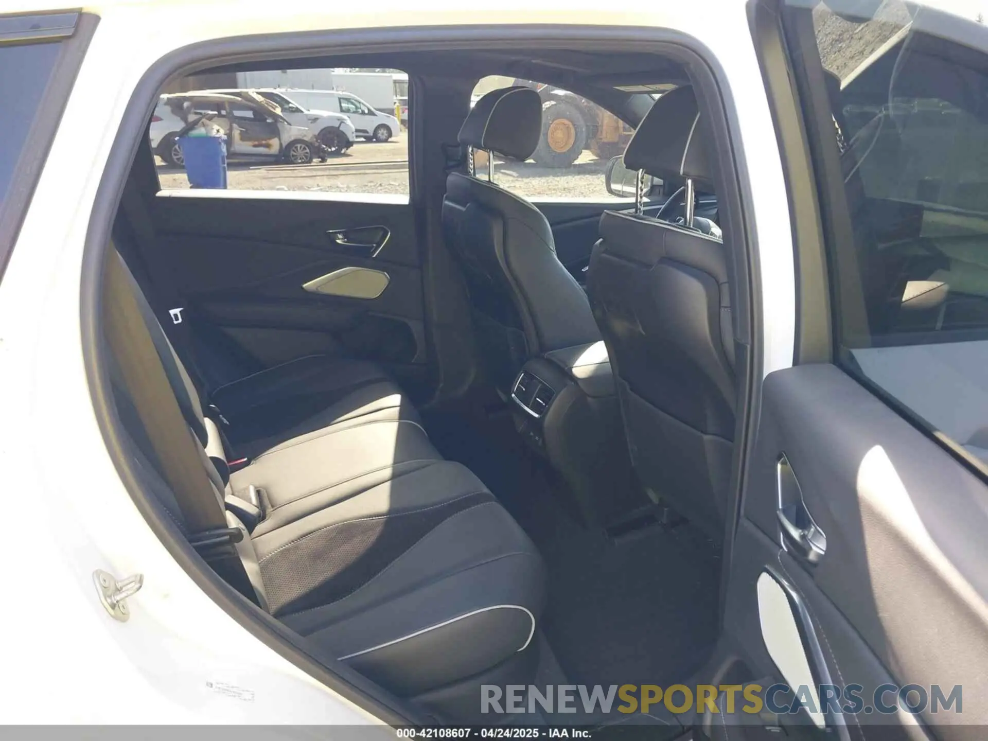 8 Photograph of a damaged car 5J8TC2H61LL013353 ACURA RDX 2020